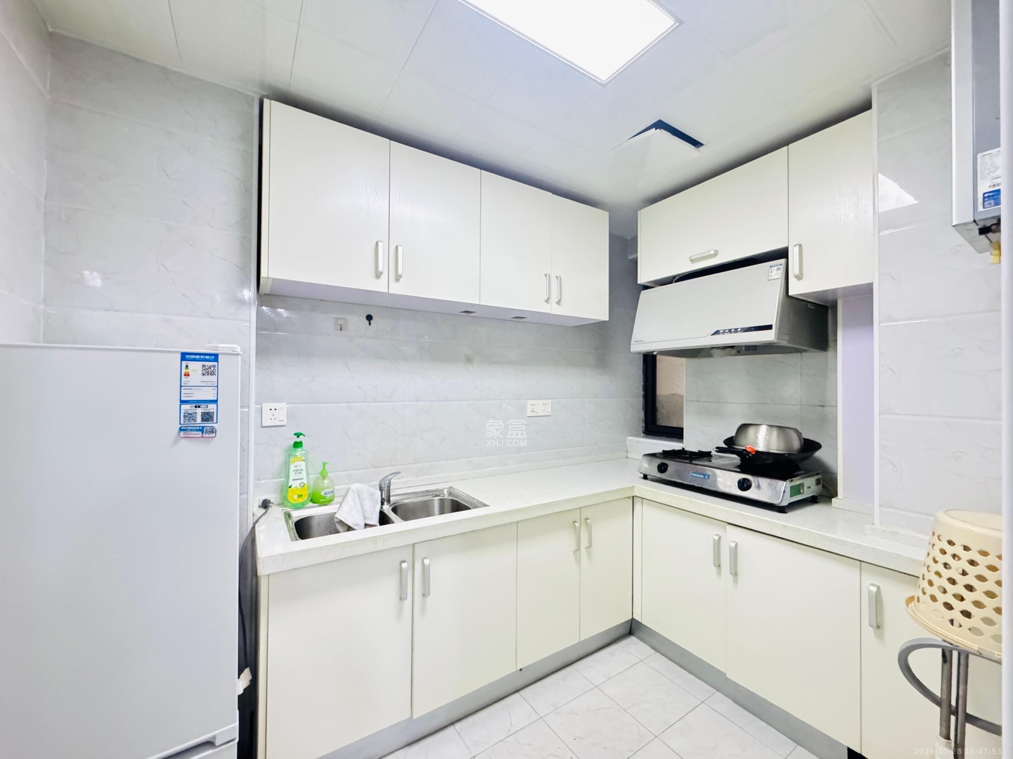 欧亚达国际广场  2室1厅1卫    2100.0元/月 欧亚达国际广场  2室1厅1卫    2100.0元/月室内图