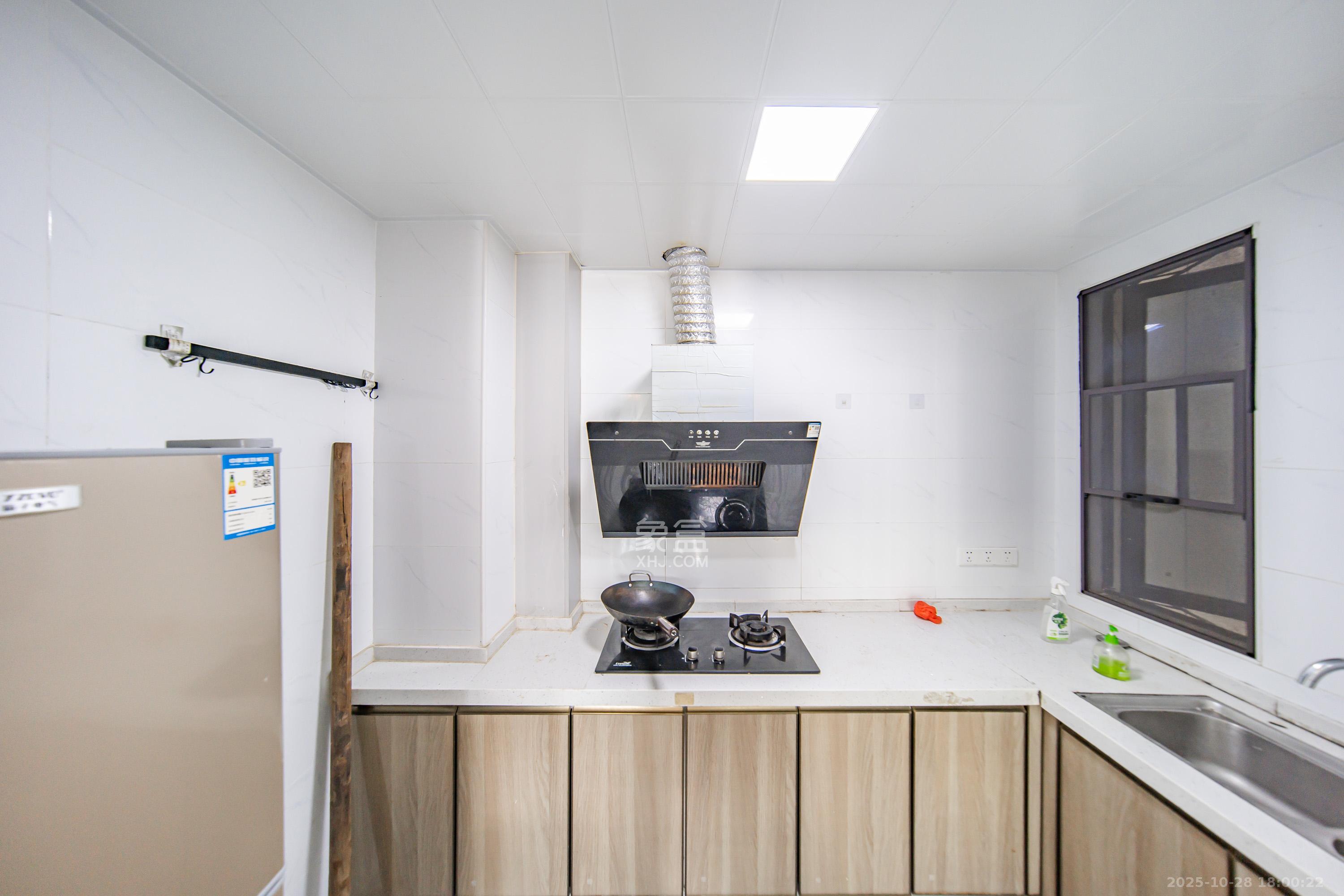 城发恒伟星雅韵（恒伟星辉苑）  4室2厅2卫    148.8万厨房