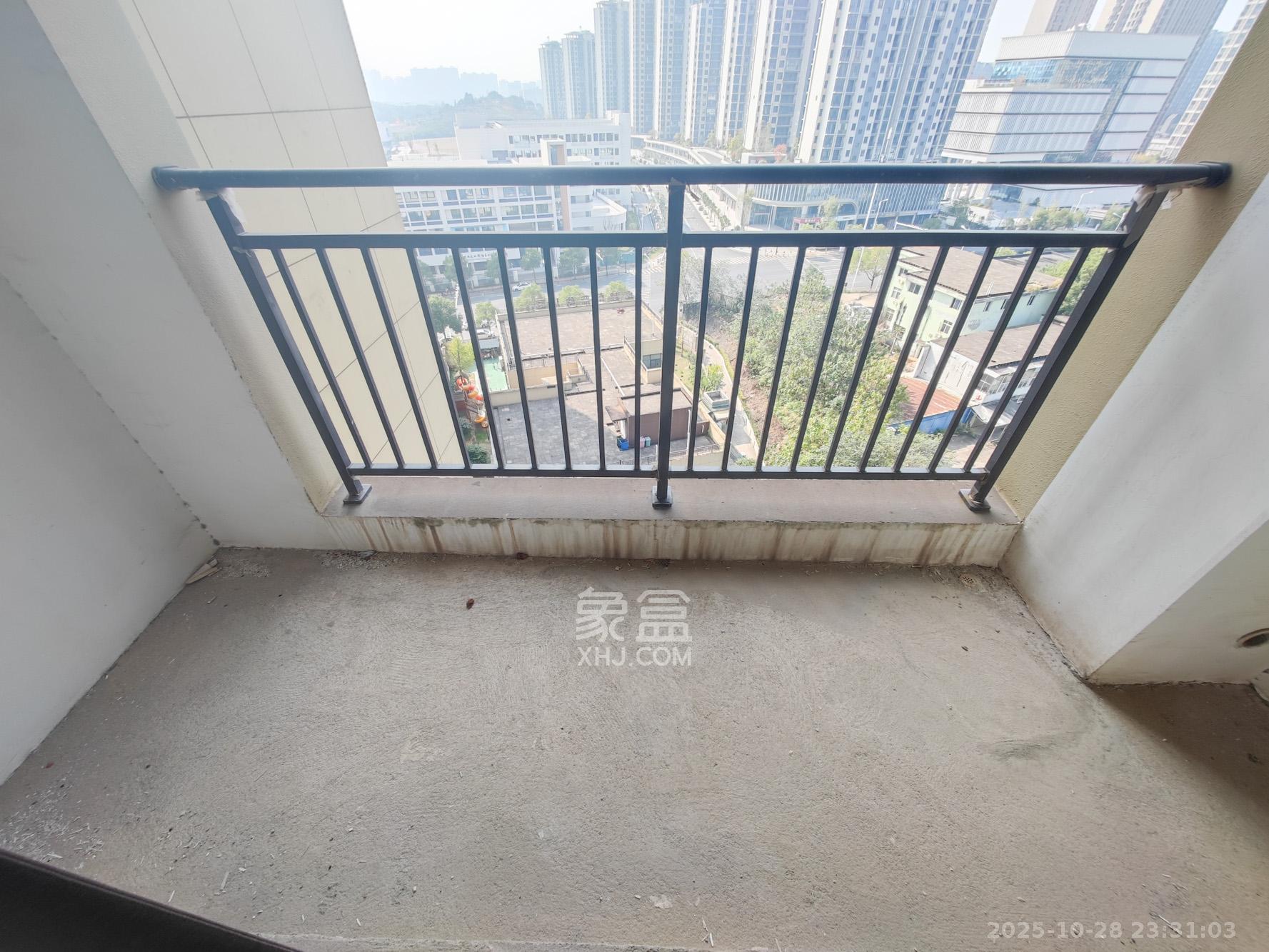 卓越蔚蓝城邦 3室2厅2卫 86.0万 卓越蔚蓝城邦 3室2厅2卫 86.0万阳台