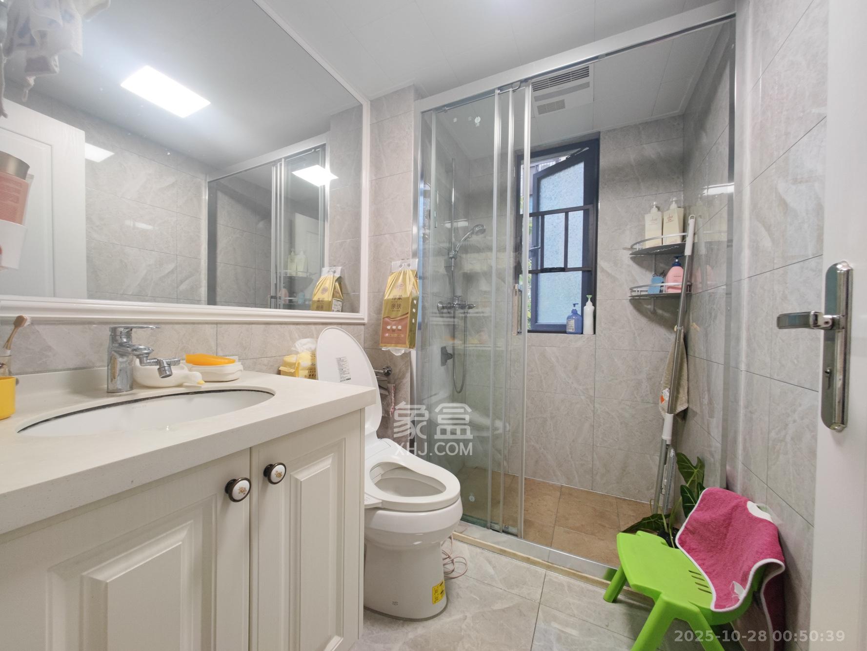 中海珑悦府 4室2厅2卫 130.0万 中海珑悦府 4室2厅2卫 130.0万卫生间