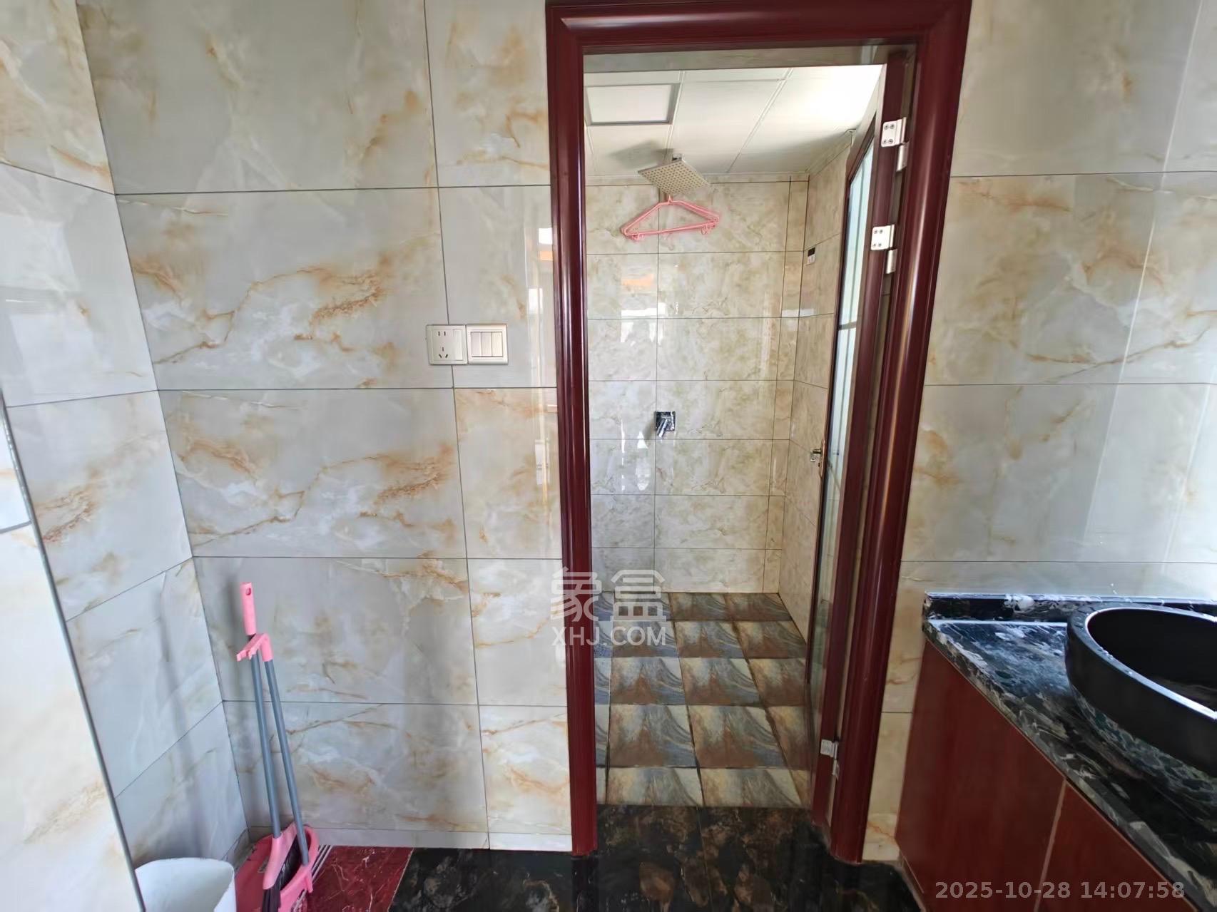 公园道  1室1厅1卫    3800.0元/月室内图