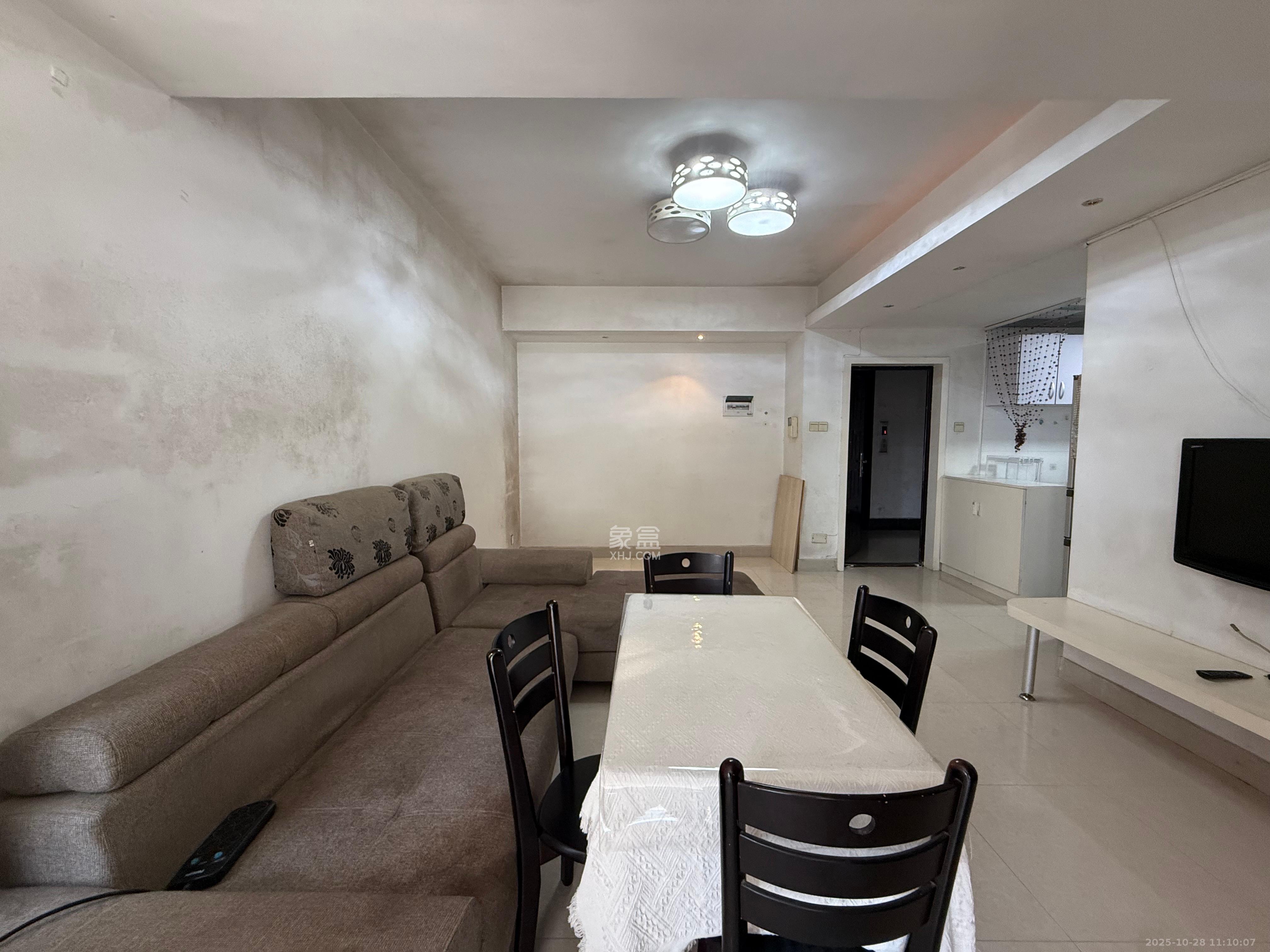 月湖兰庭  1室1厅1卫    2000.0元/月室内图