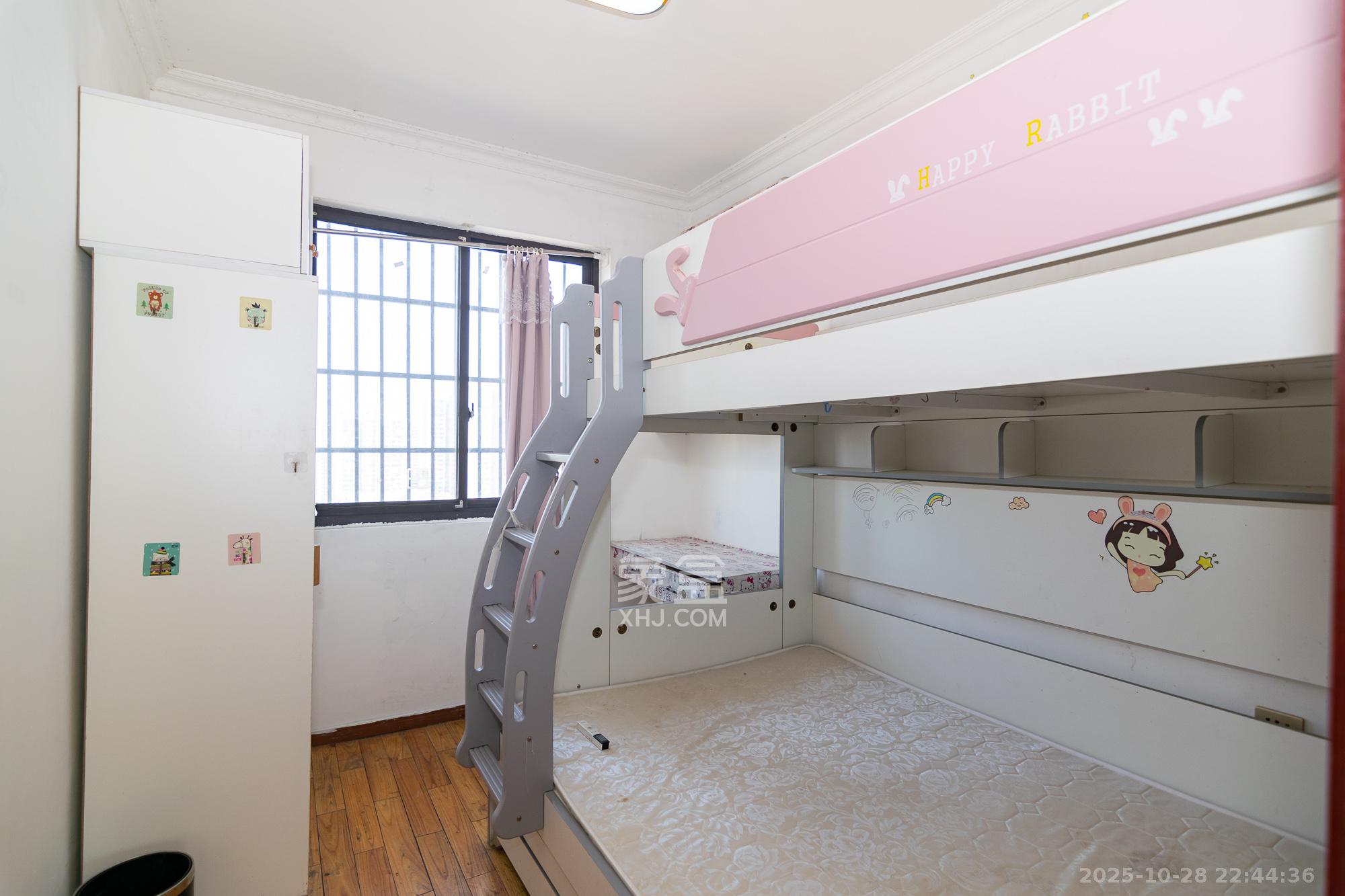 澳海澜庭 3室2厅2卫 79.8万 澳海澜庭 3室2厅2卫 79.8万卧室