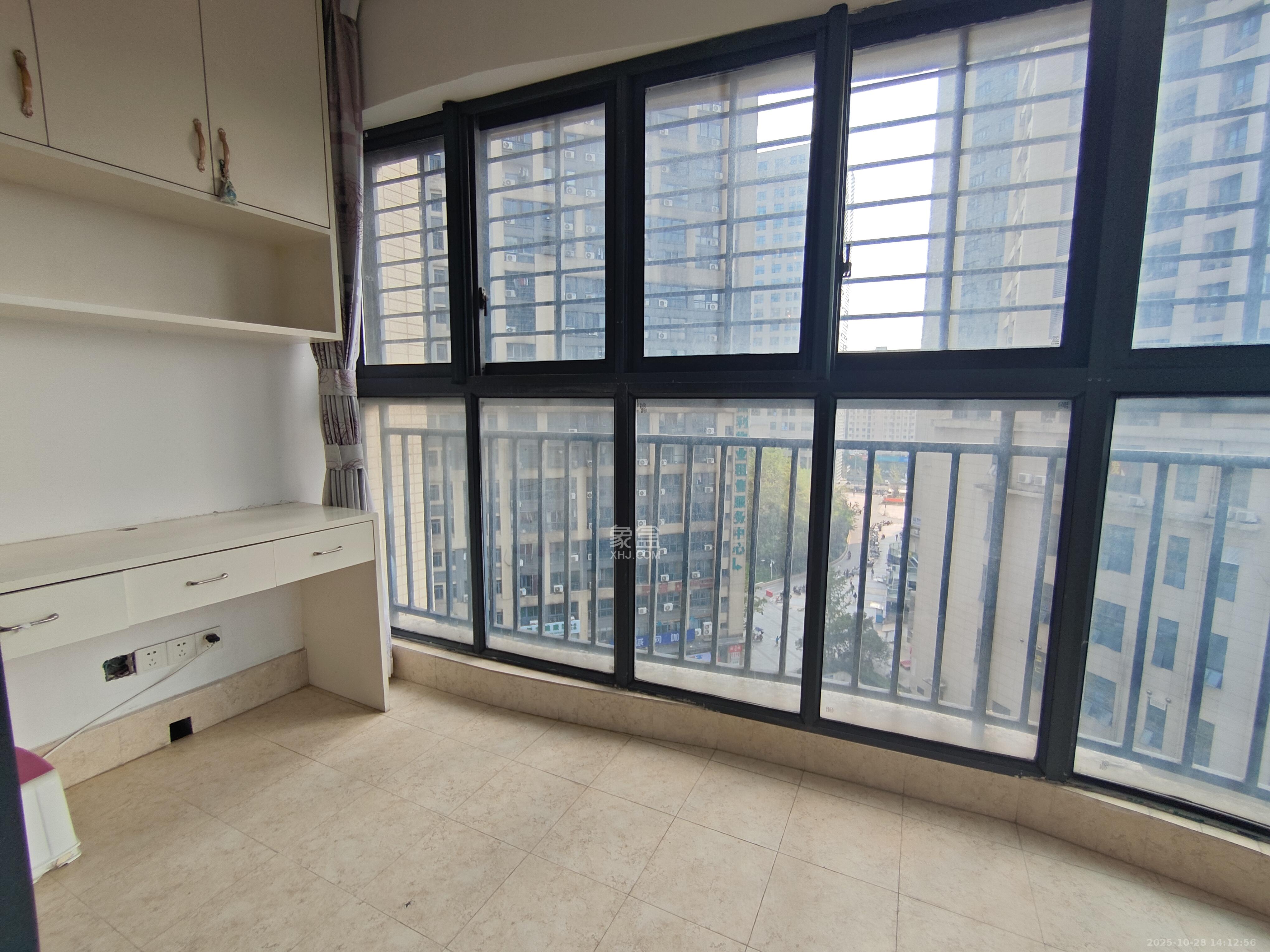 保利麓谷林语C区  2室2厅1卫    2200.0元/月 保利麓谷林语C区  2室2厅1卫    2200.0元/月室内图