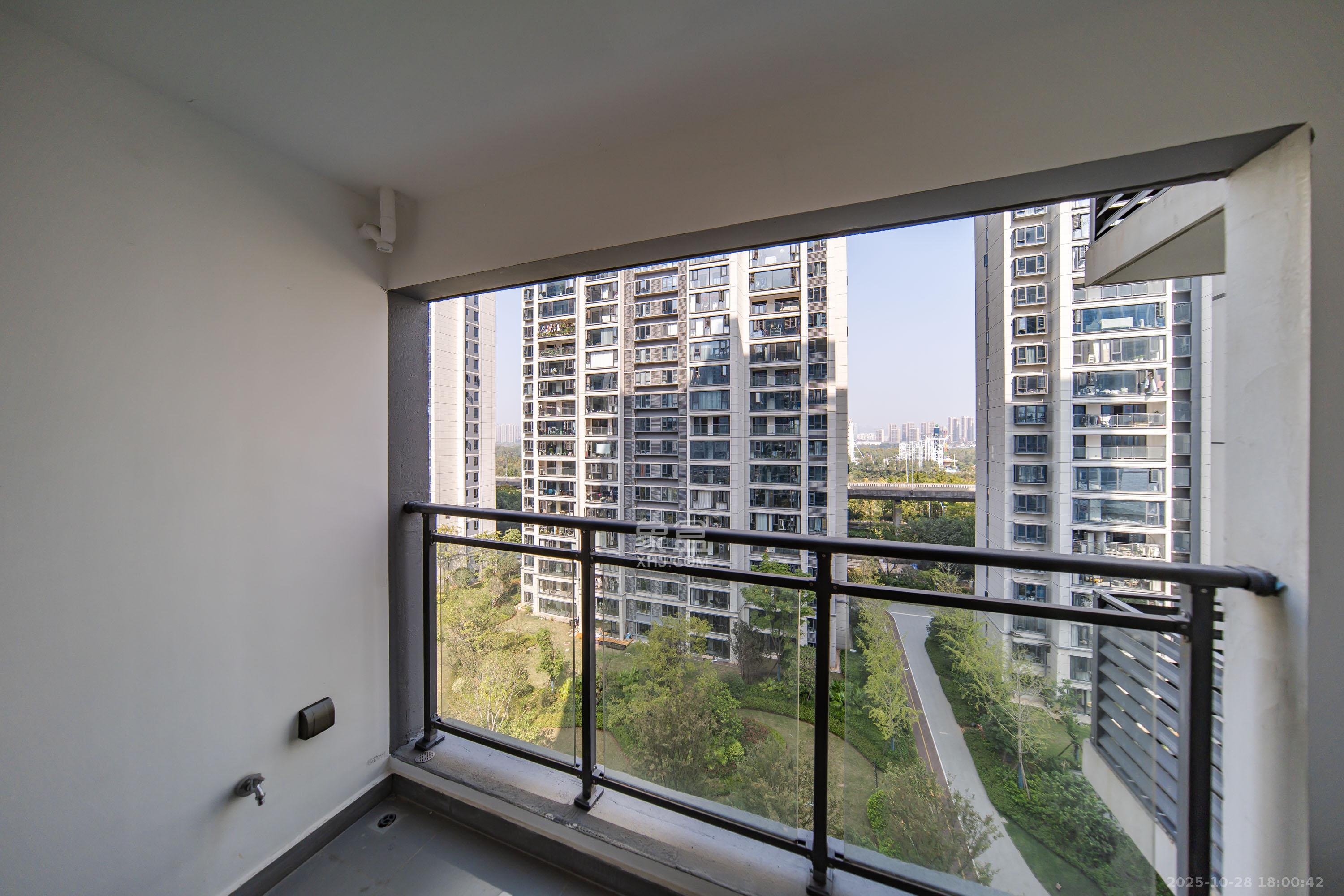 卓越洋湖晴翠  4室2厅2卫    218.0万阳台