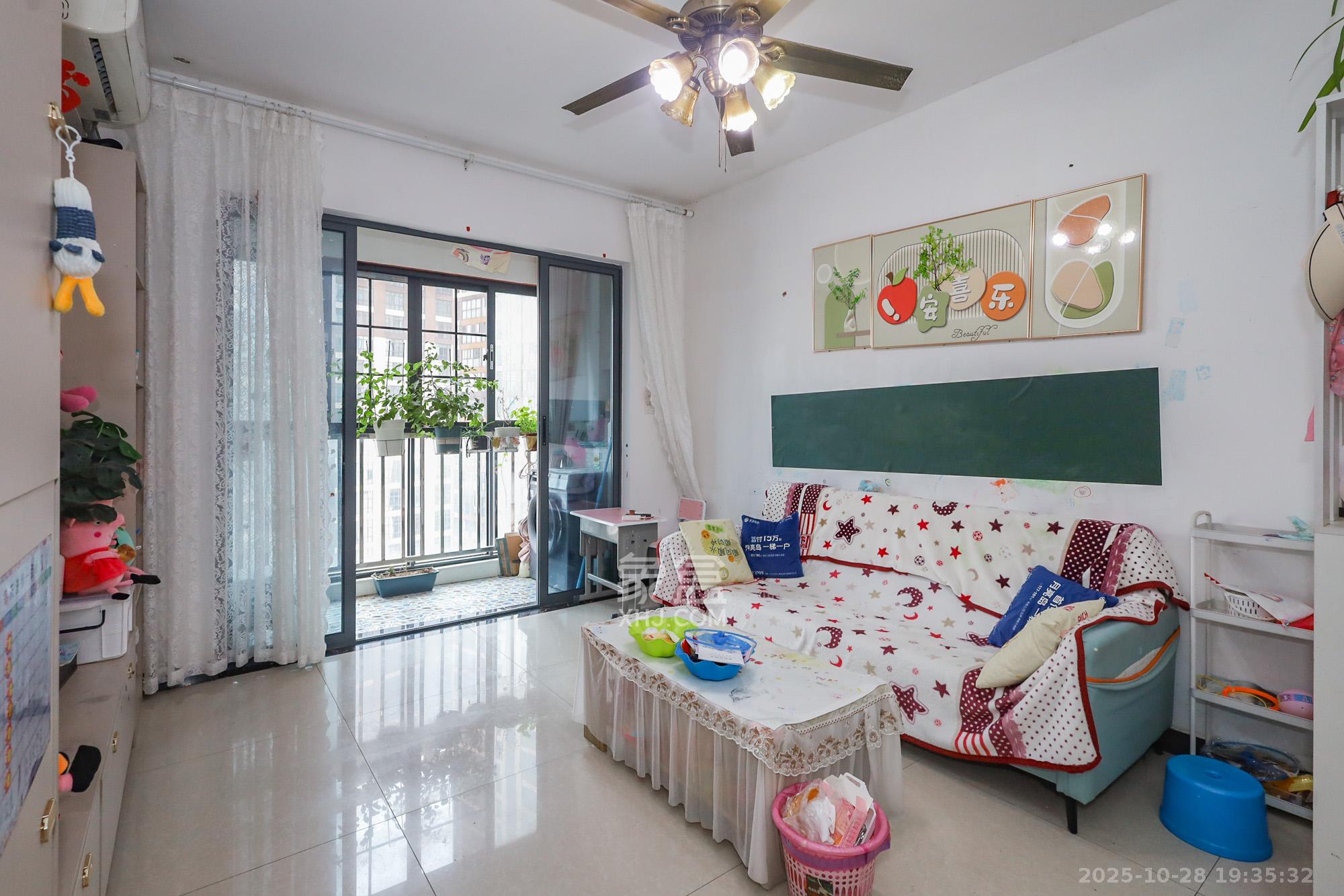 中交里城  2室2厅1卫    72.8万 中交里城  2室2厅1卫    72.8万客厅