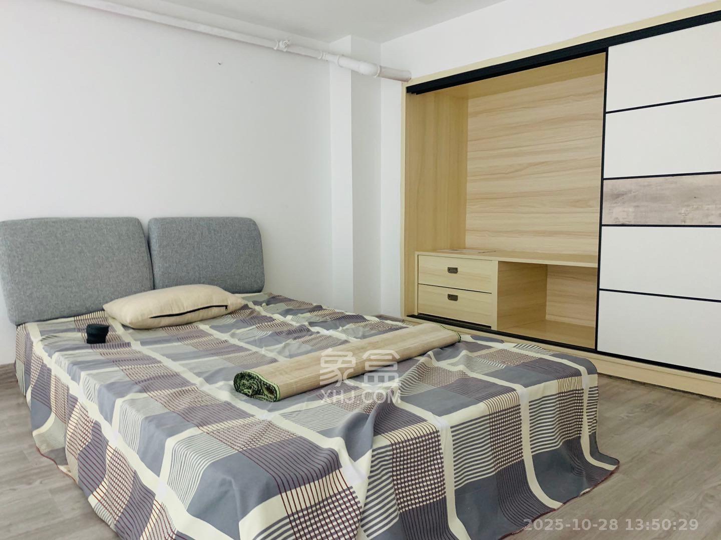 裕天国际商汇中心  2室1厅1卫    1800.0元/月 裕天国际商汇中心  2室1厅1卫    1800.0元/月室内图