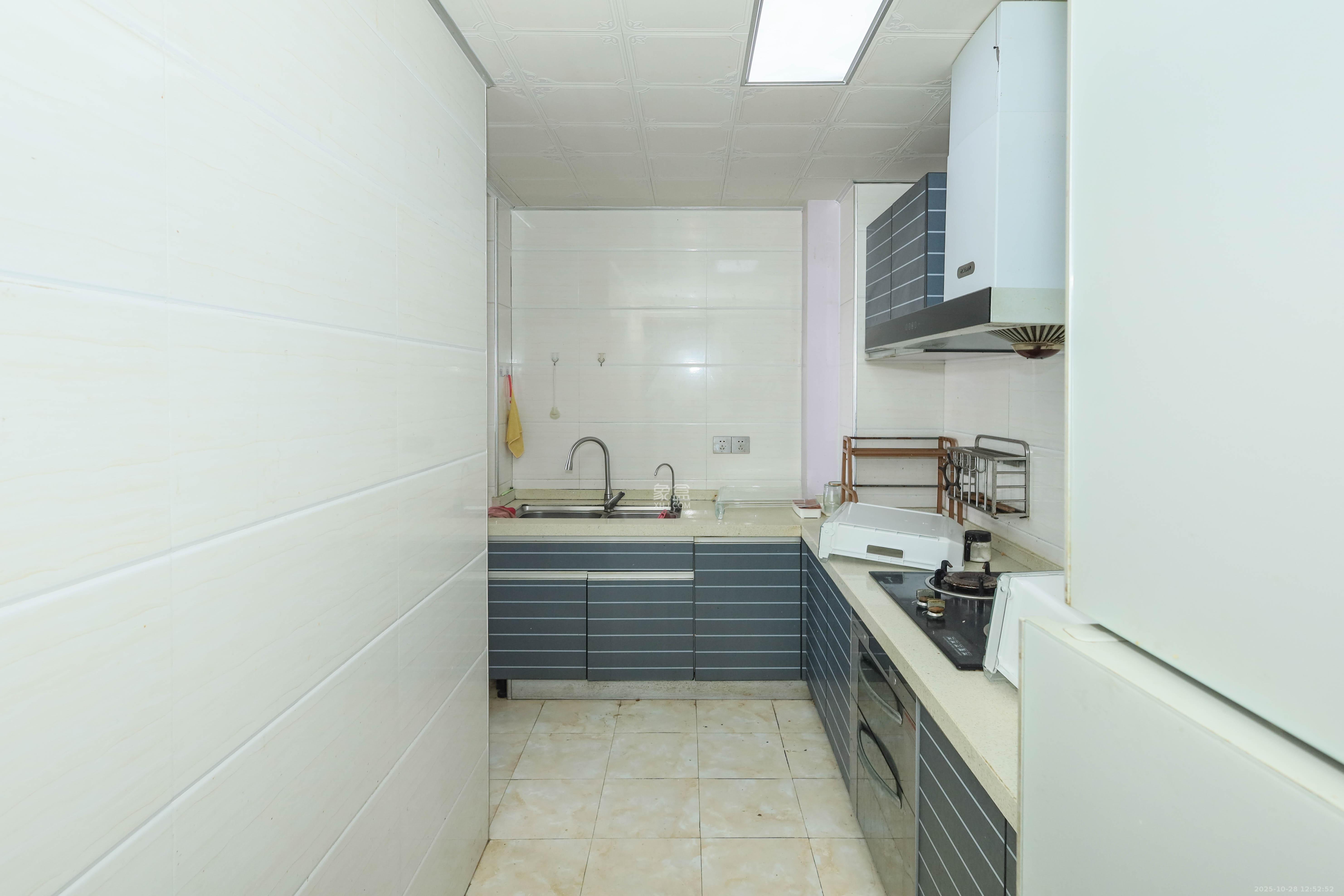 保利麓谷林语F区  3室2厅1卫    106.0万 保利麓谷林语F区  3室2厅1卫    106.0万厨房