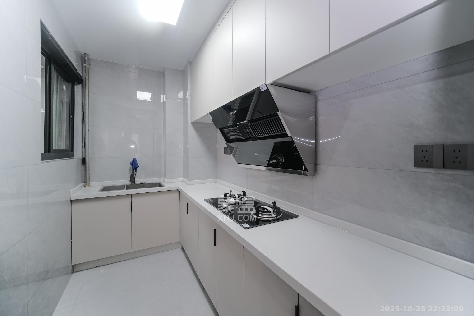 三一街区  3室2厅1卫    59.8万厨房