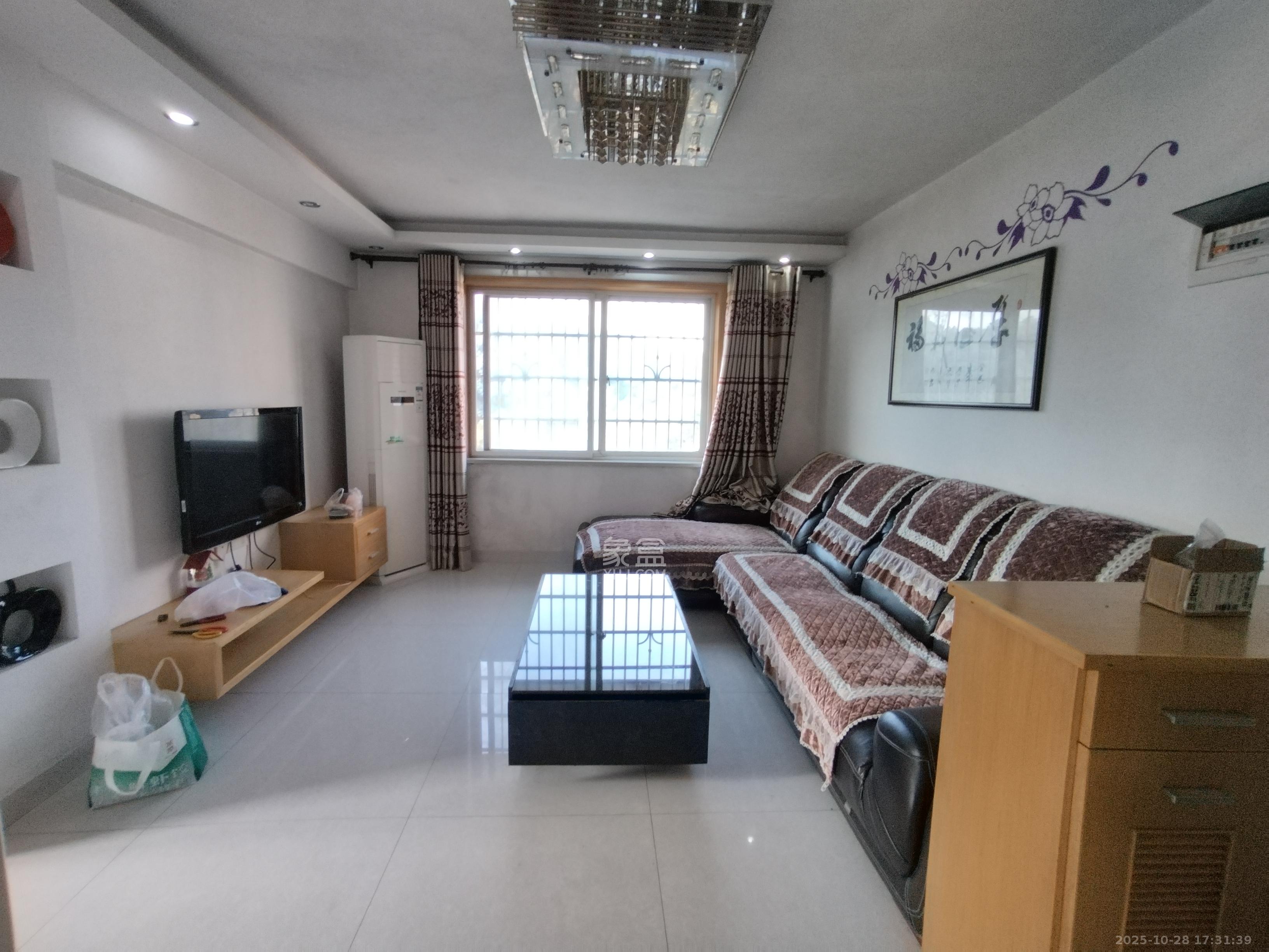 新诚小区  3室2厅2卫    1600.0元/月 新诚小区  3室2厅2卫    1600.0元/月室内图