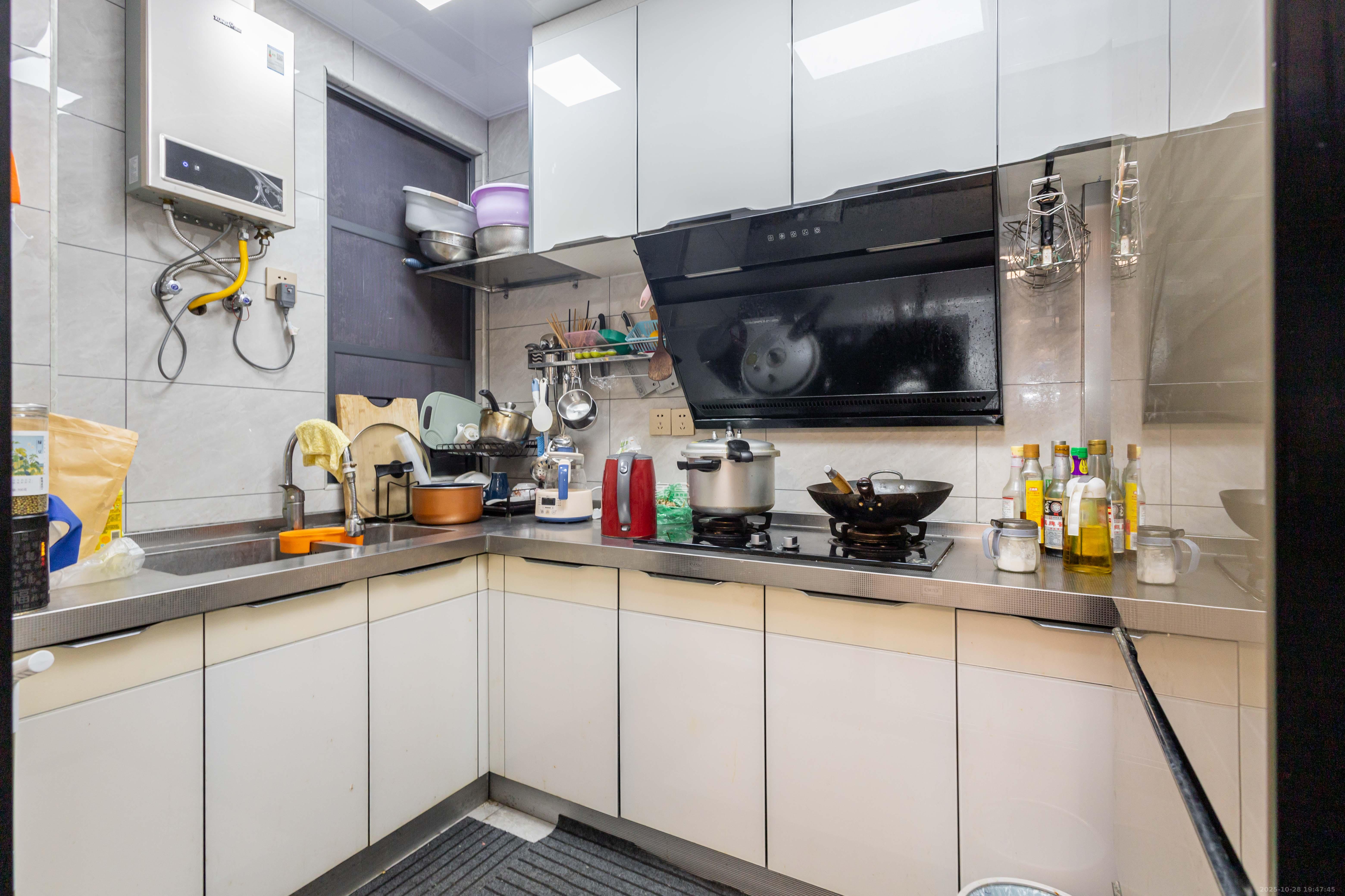 东业上城嘉苑（晟悦国际）  3室2厅2卫    79.8万厨房