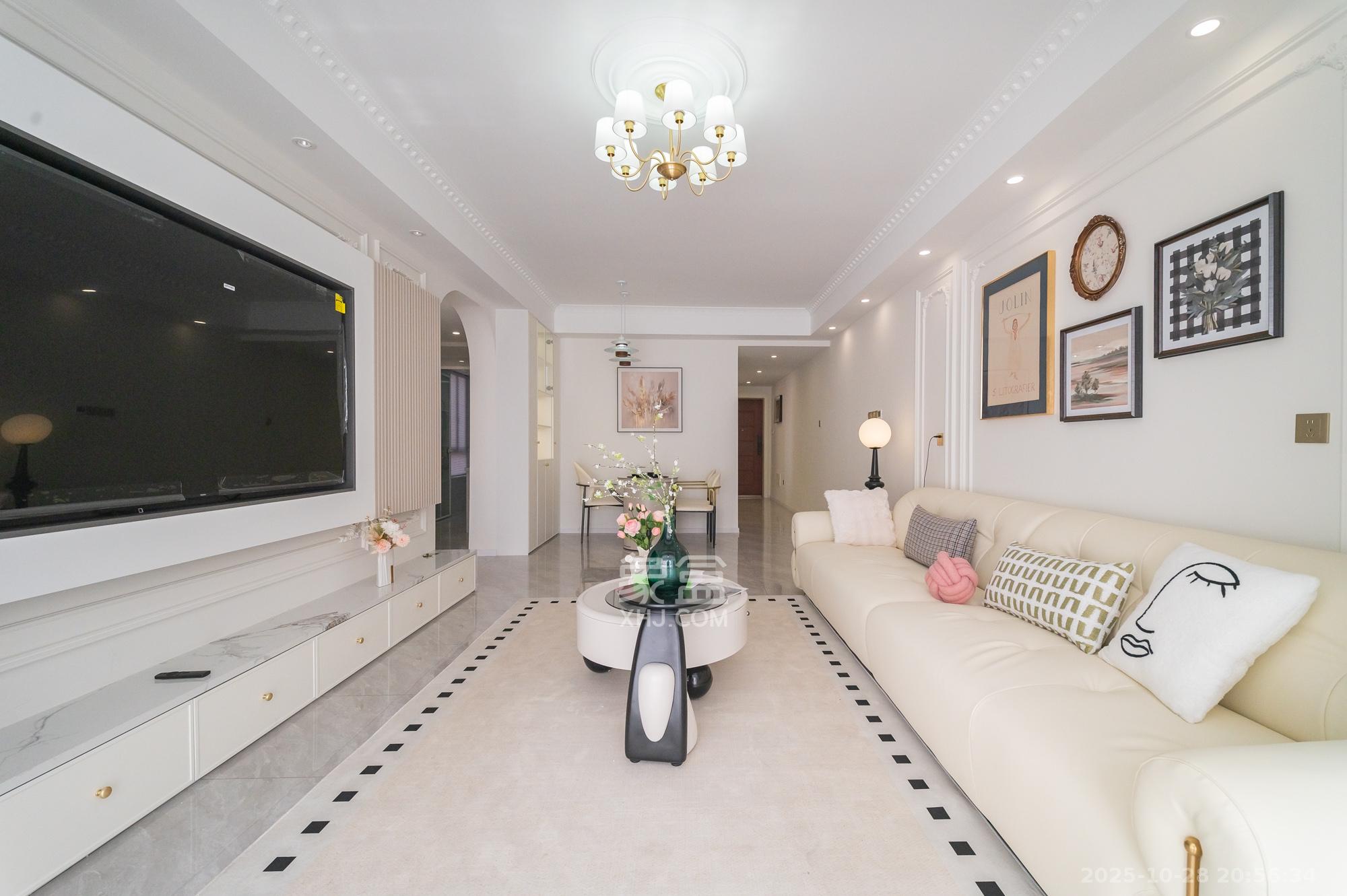 华润凤凰城二期  4室1厅1卫    81.8万客厅