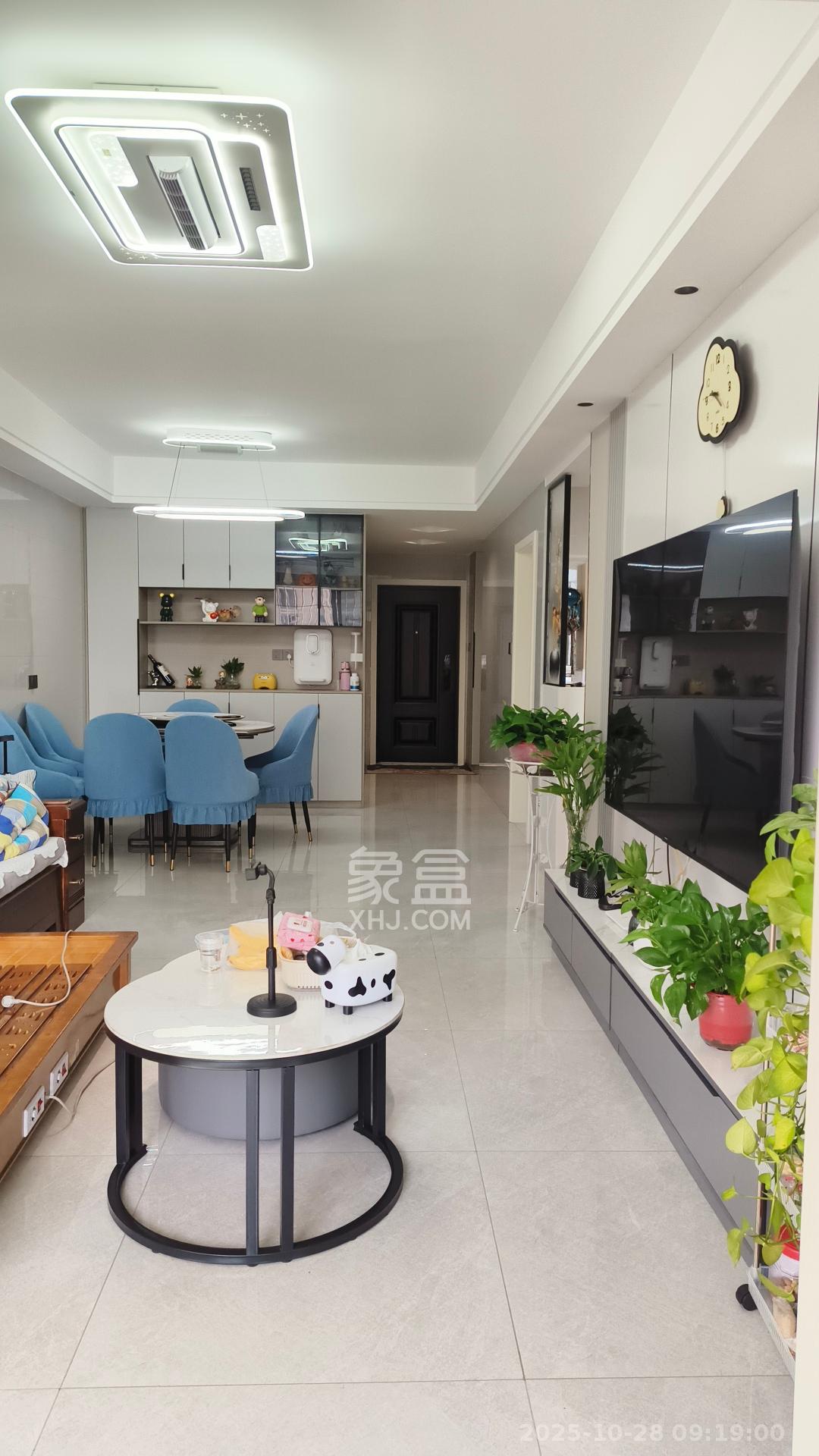 东岸梅园小区  2室2厅1卫    2600.0元/月室内图