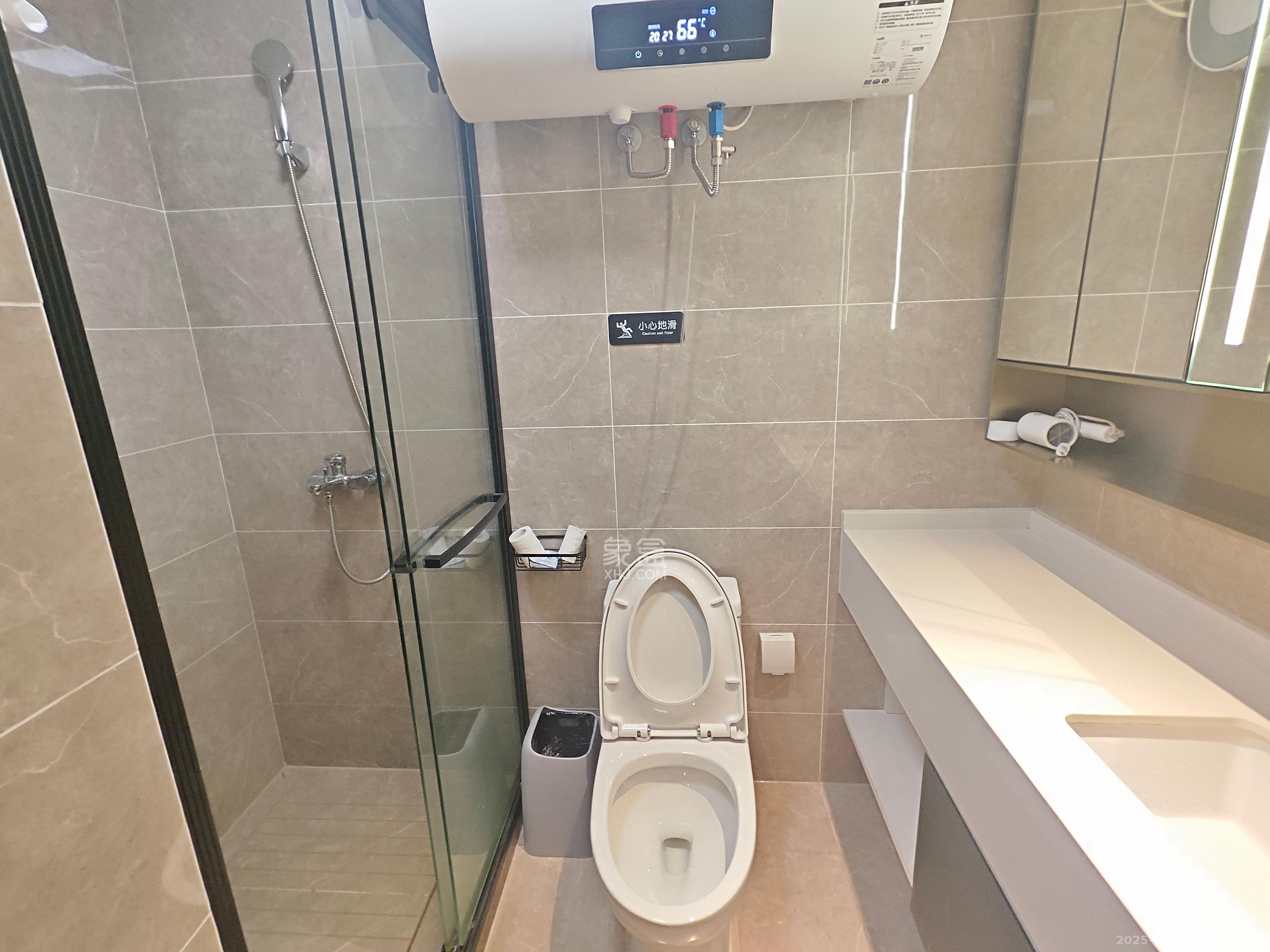 华润置地中心  1室1厅1卫    2200.0元/月室内图