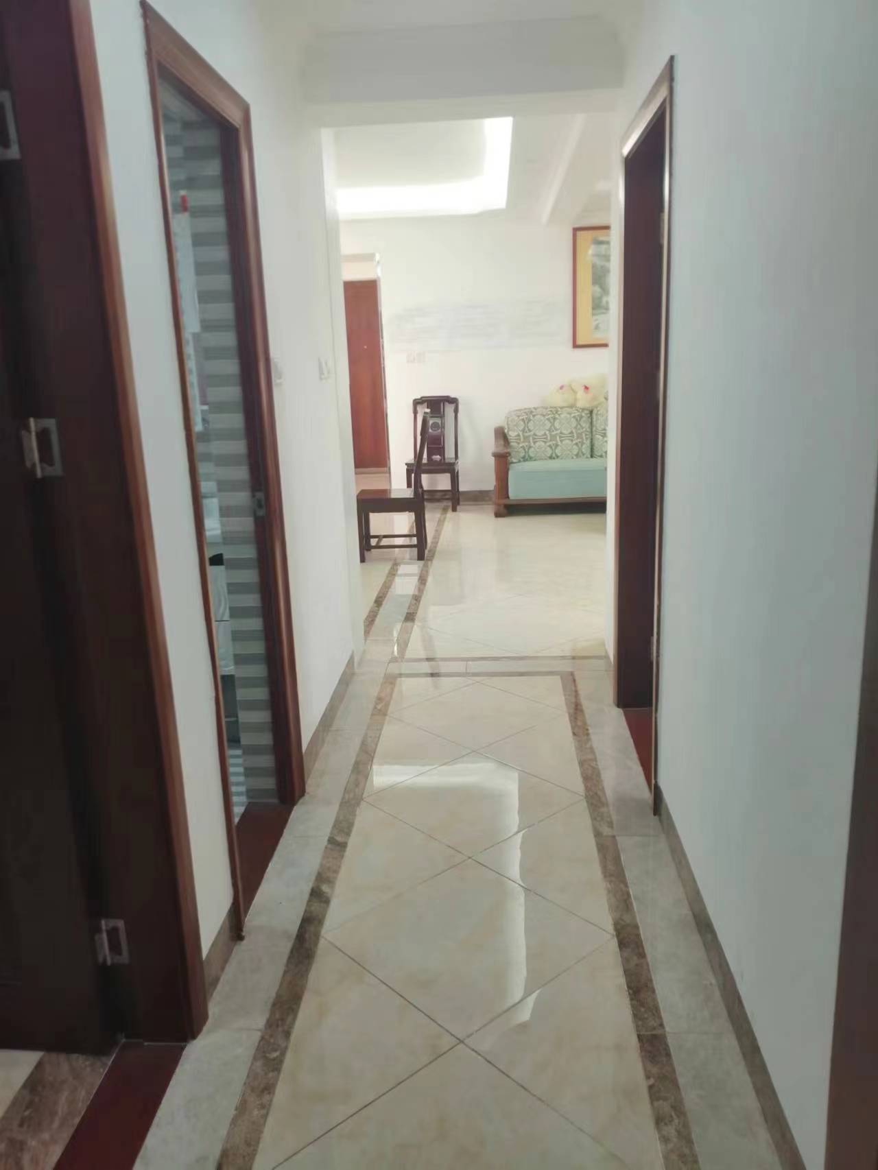 盛达景都三期  3室2厅2卫    4000.0元/月室内图