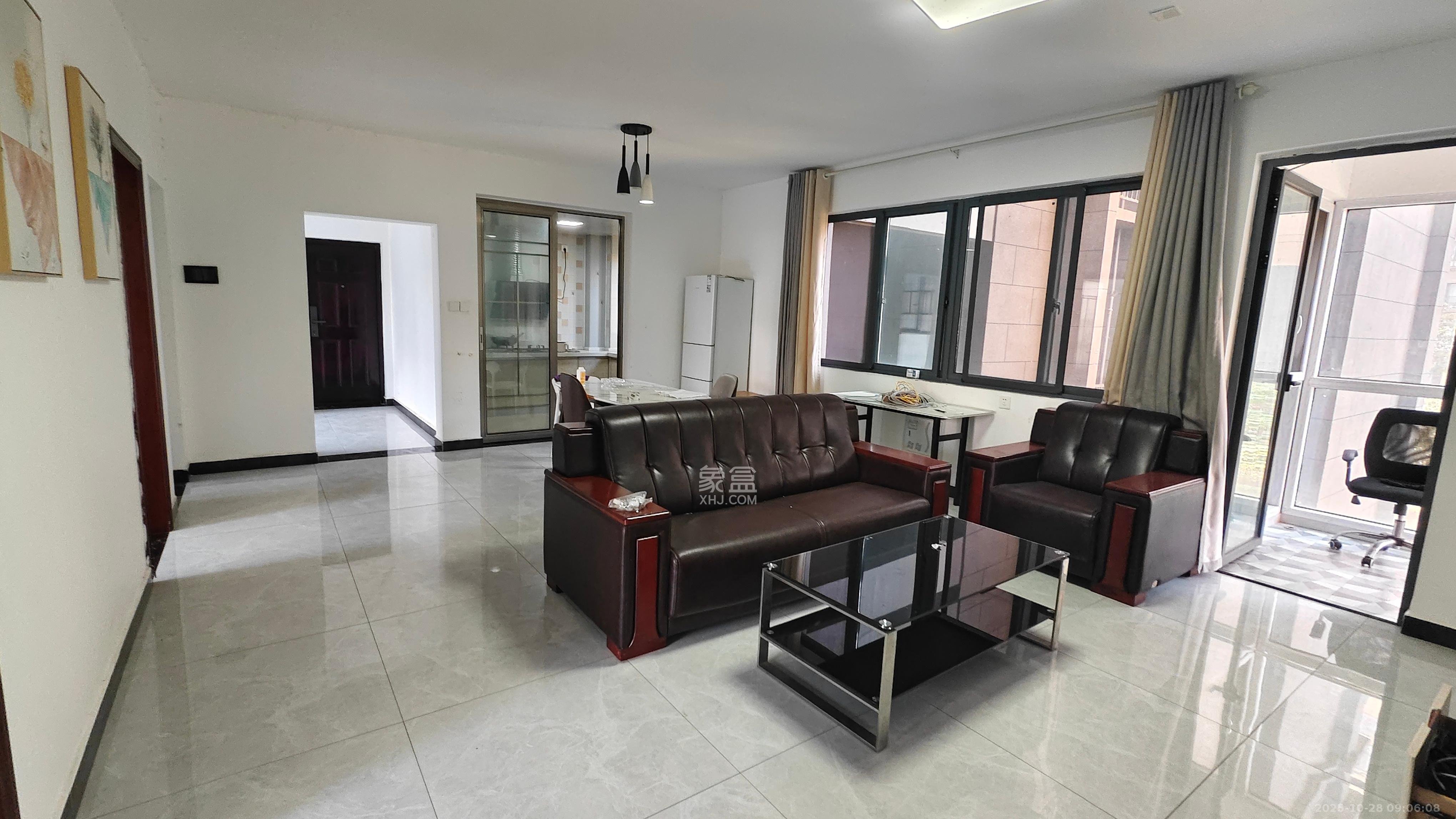 西湖鸿运佳苑  3室2厅2卫    2200.0元/月室内图