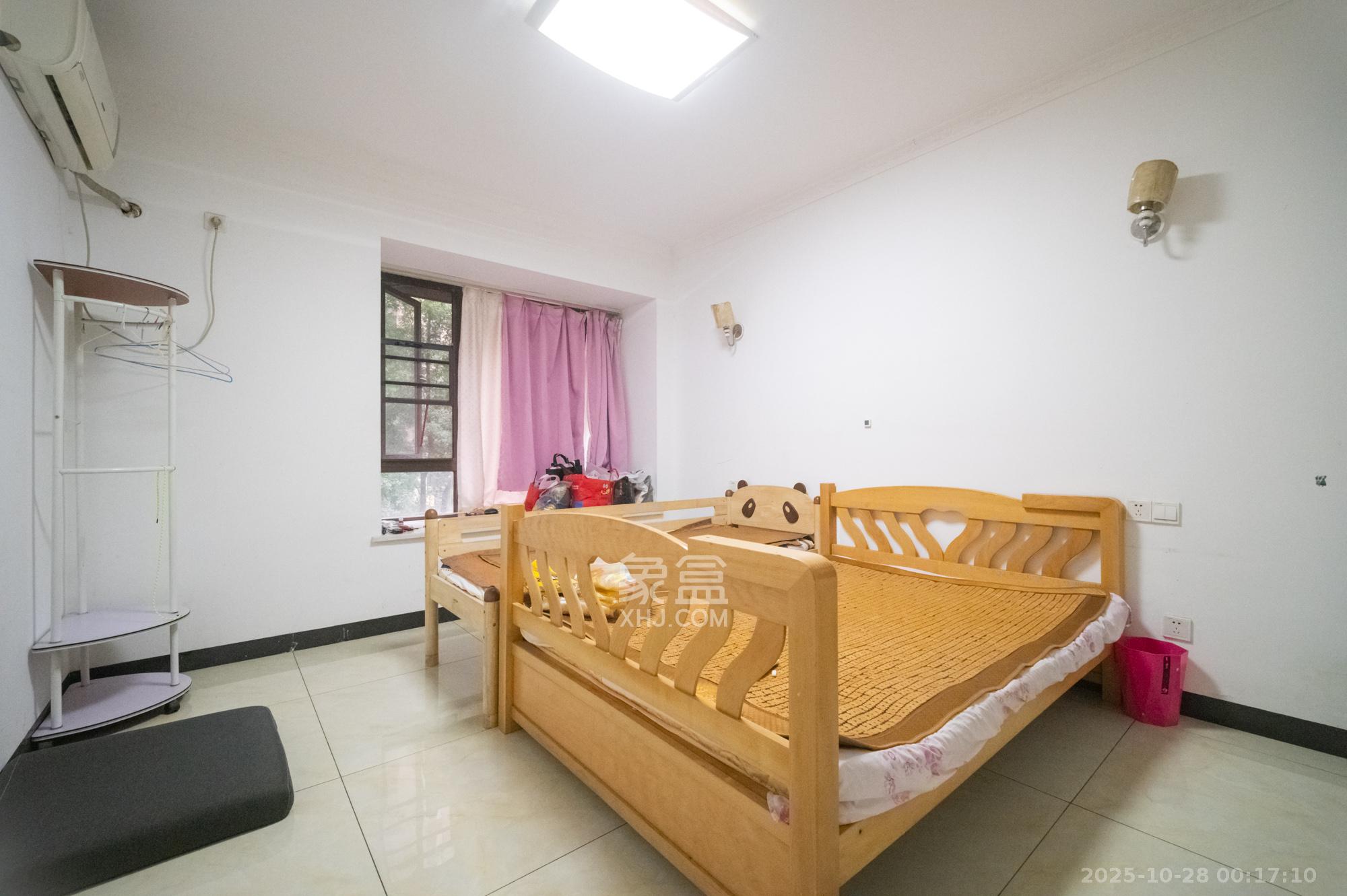 华润凤凰城三期  3室2厅2卫    86.0万卧室