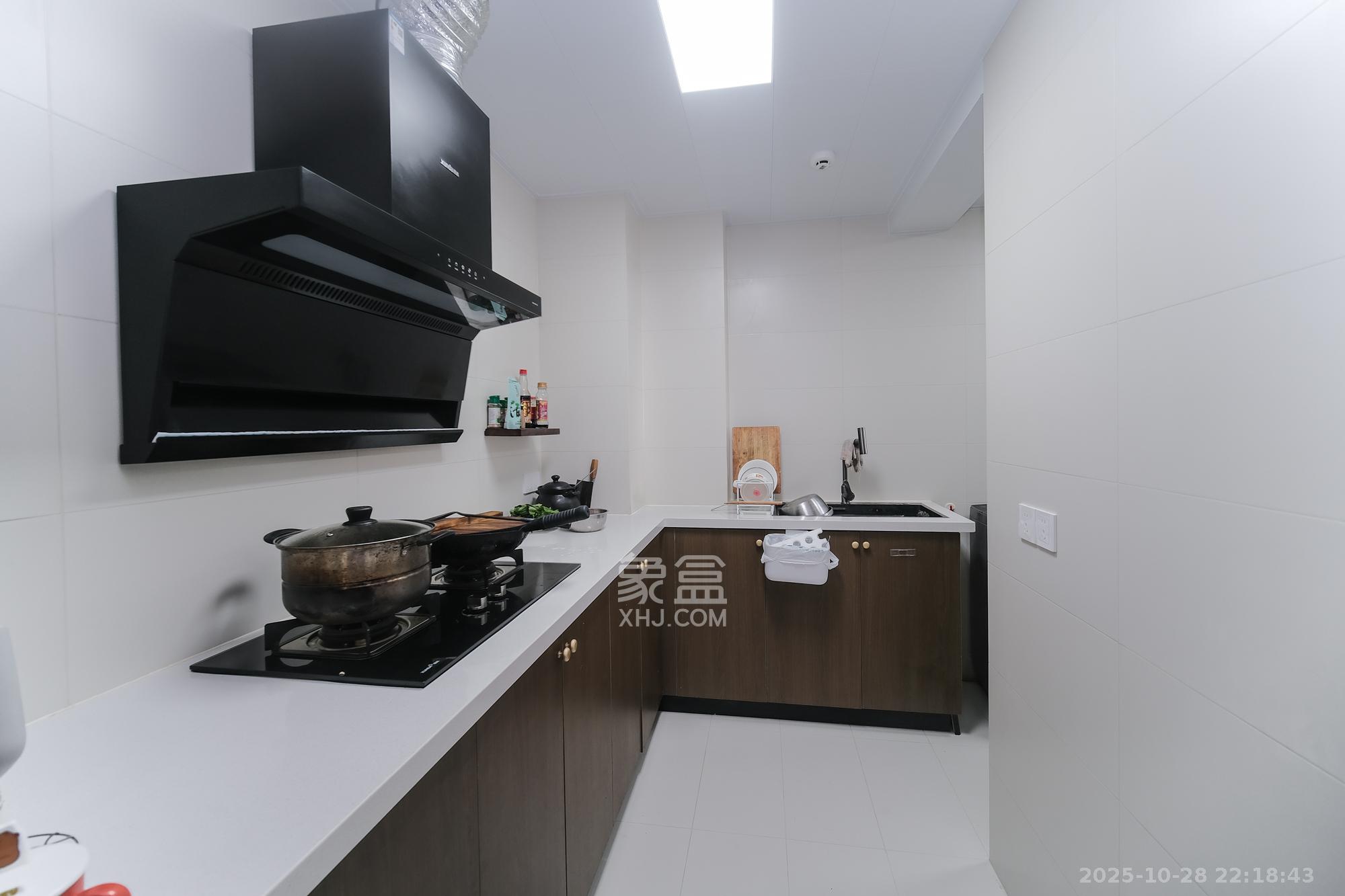 三一街区 2室2厅1卫 68.0万 三一街区 2室2厅1卫 68.0万厨房