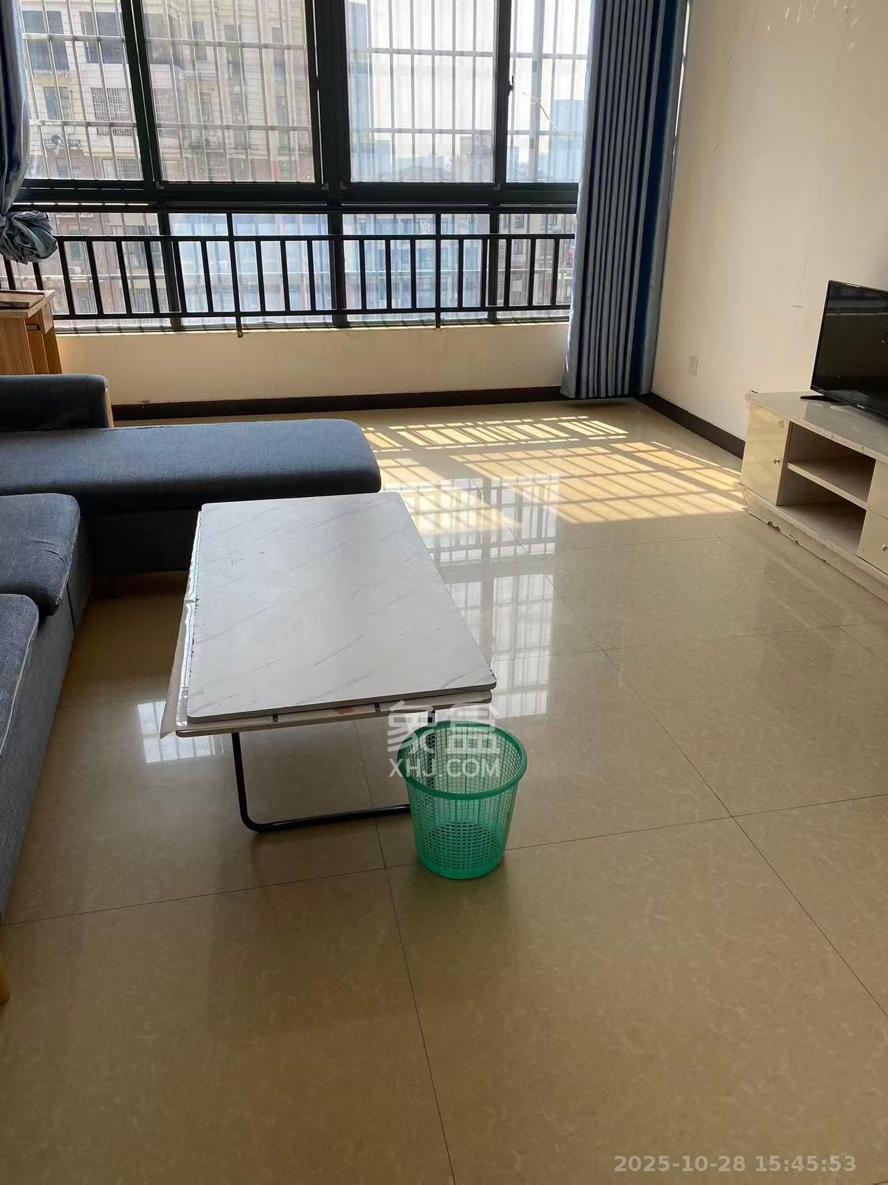 枫华府第  3室2厅1卫    1900.0元/月室内图