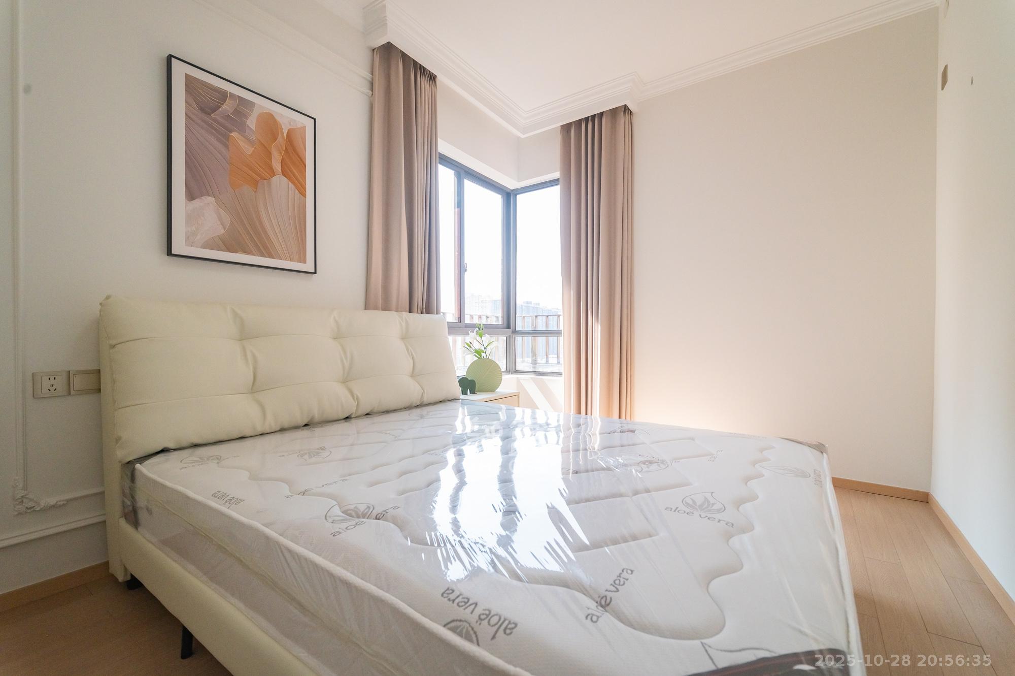 华润凤凰城二期  4室1厅1卫    81.8万卧室