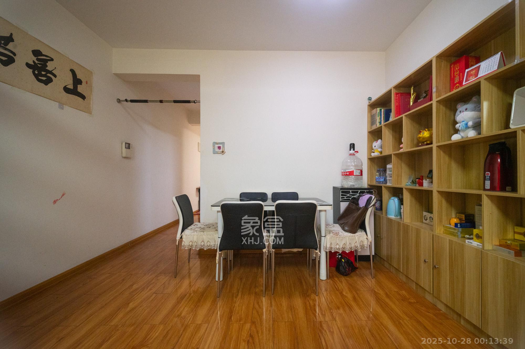 华润凤凰城二期 2室2厅1卫 55.0万 华润凤凰城二期 2室2厅1卫 55.0万客厅