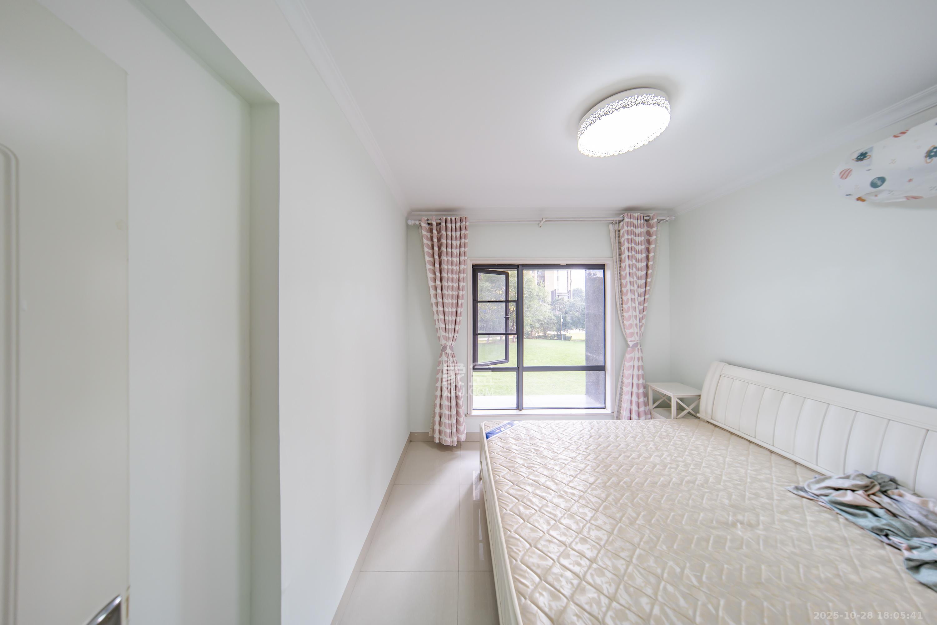 兰亭湾畔  2室2厅1卫    75.0万卧室