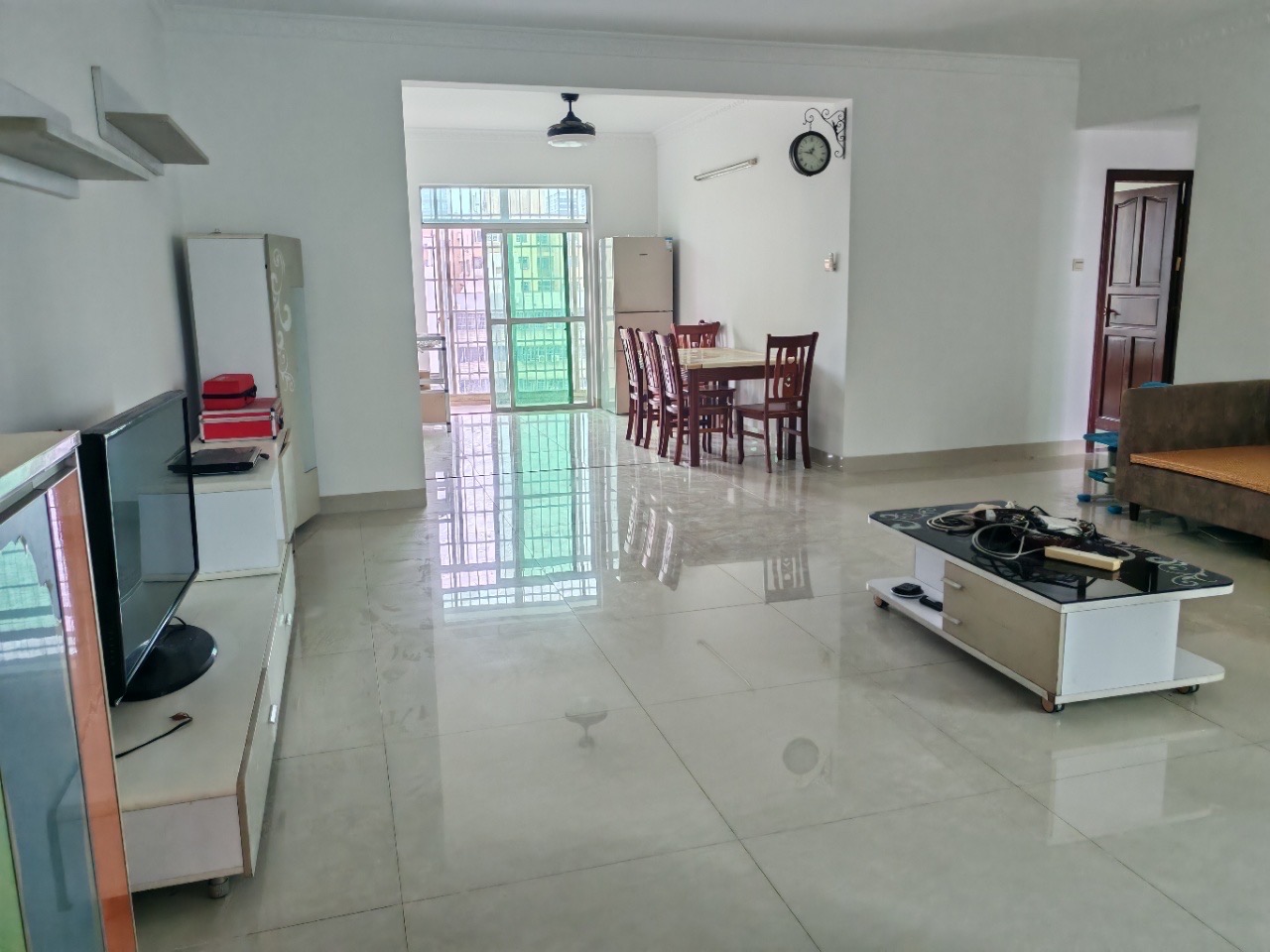 吉宝佳园 3室2厅2卫 175.0万 吉宝佳园 3室2厅2卫 175.0万客厅