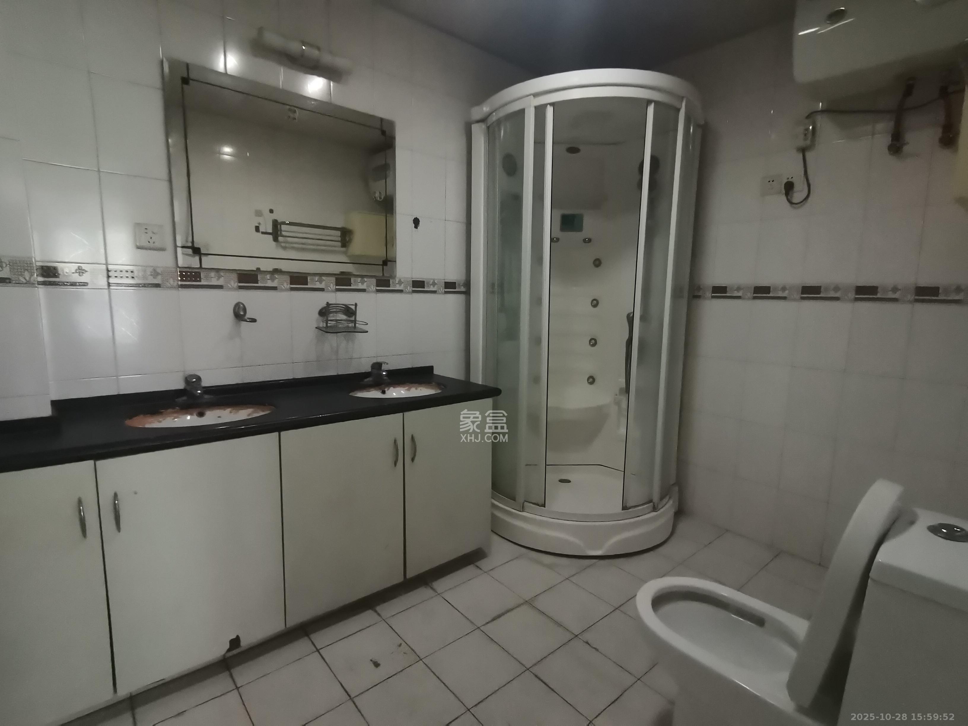 丹桂雅苑  4室2厅2卫    2500.0元/月室内图