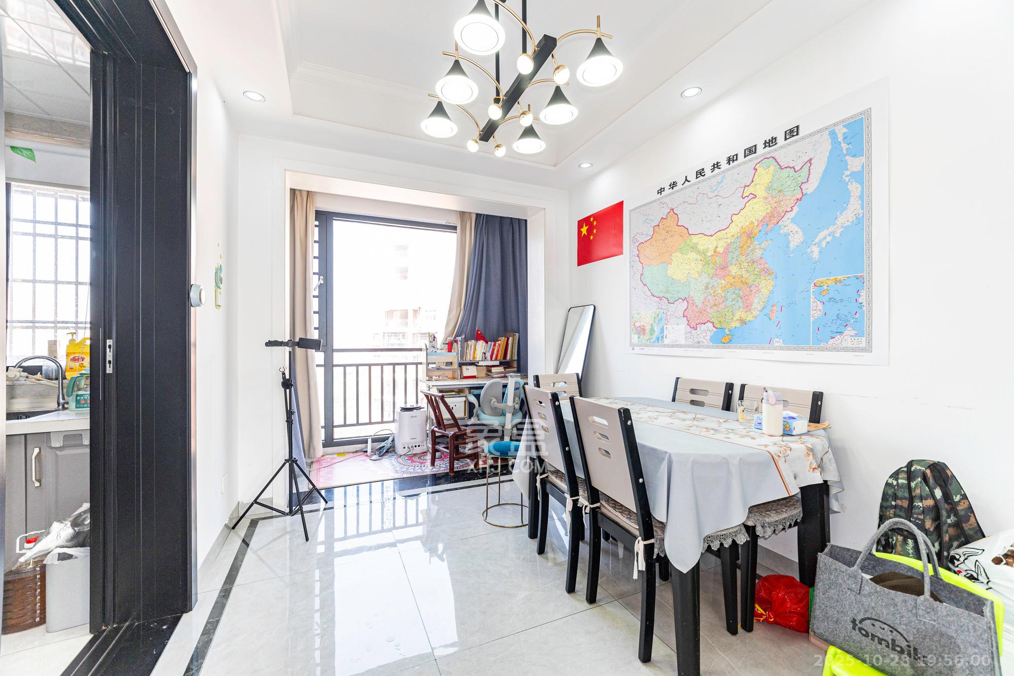 淞雅苑  3室2厅2卫    80.0万客厅