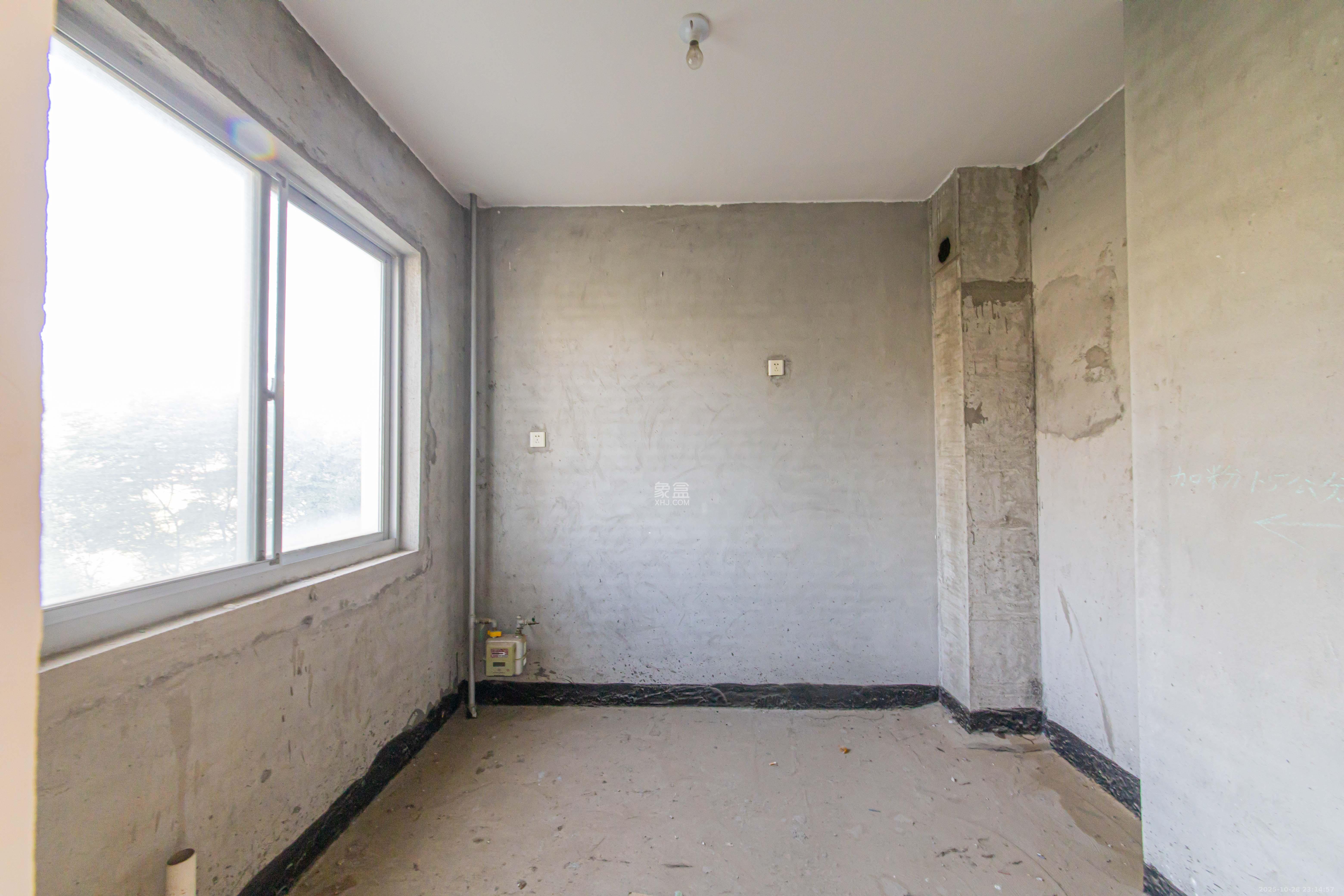 九峰小区（一二三四区）  3室2厅2卫    195.0万厨房