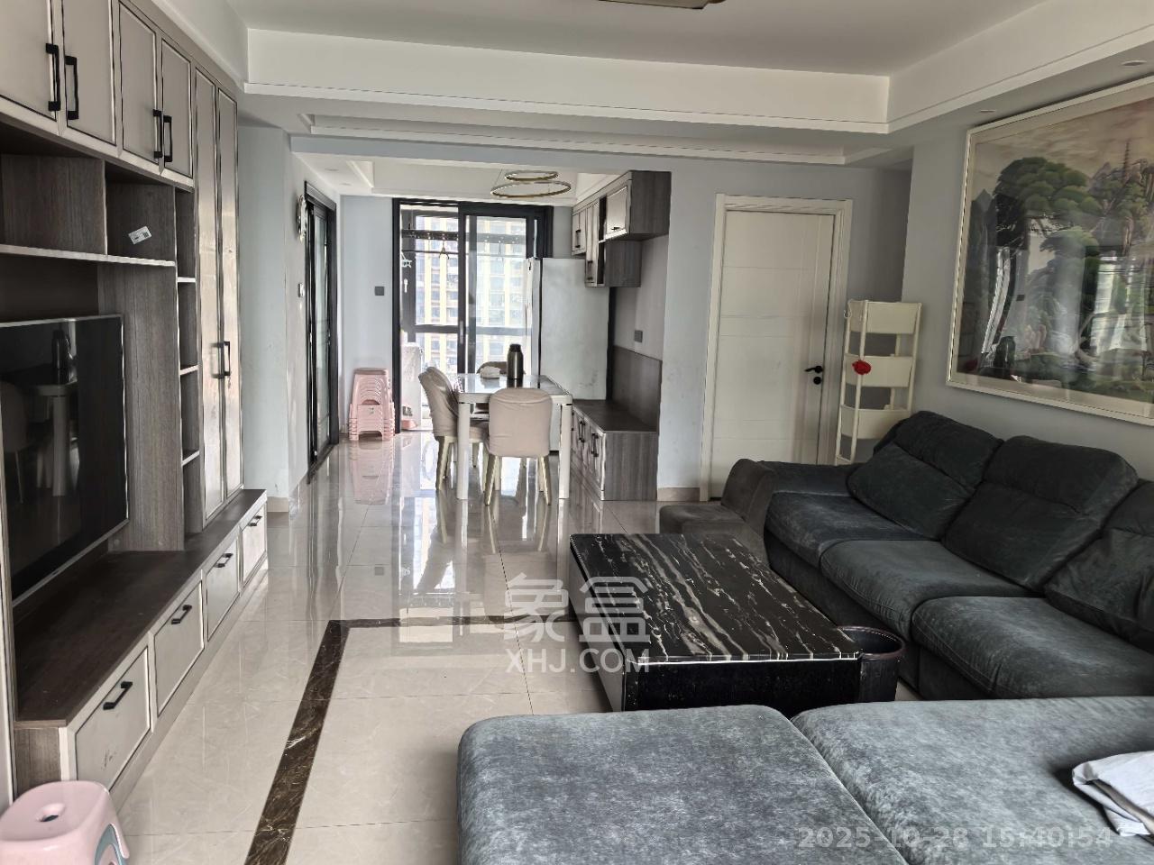 中国铁建梅溪青秀三期  4室2厅2卫    3400.0元/月