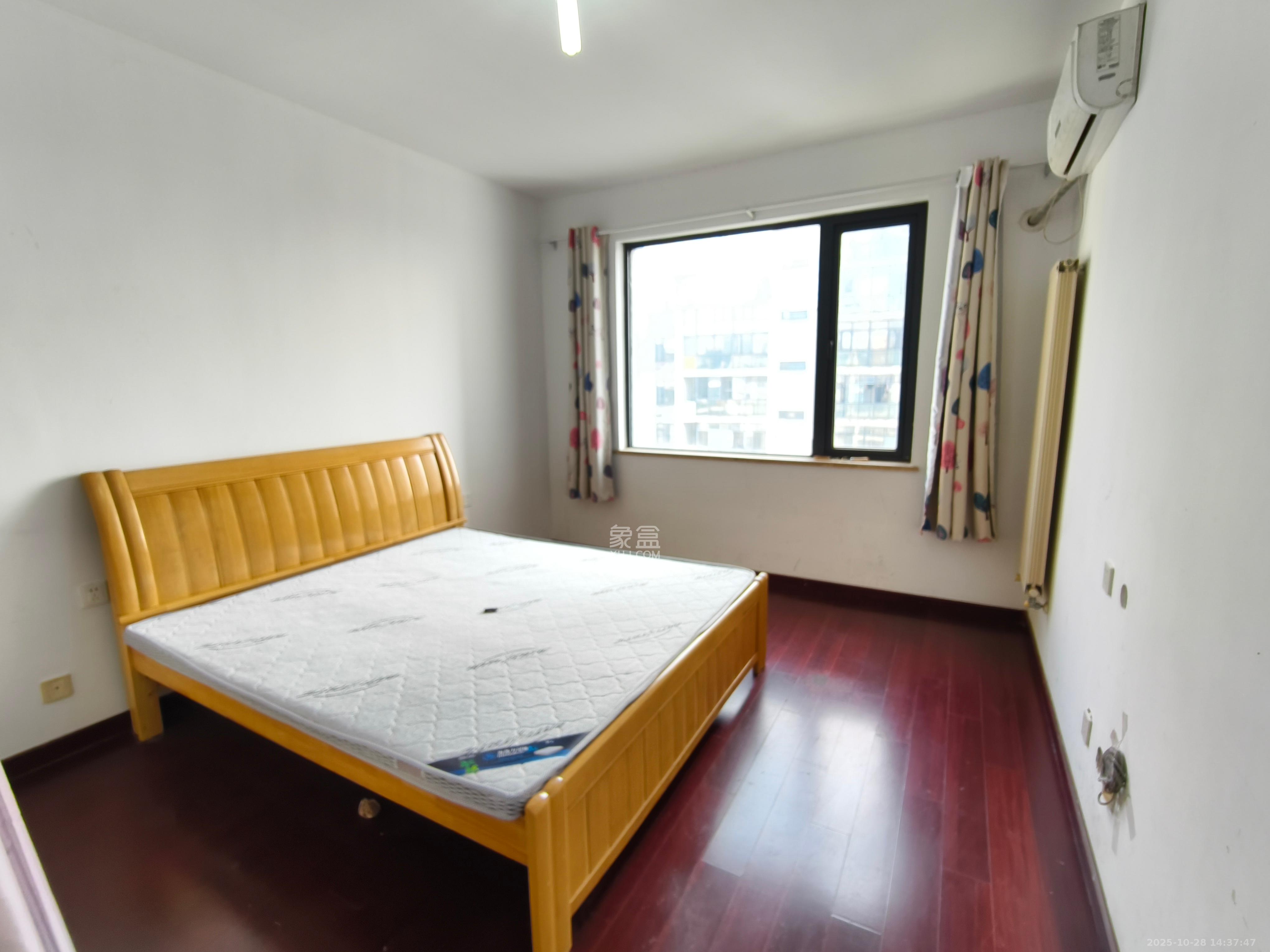 阳光100三期  3室2厅2卫    2500.0元/月室内图