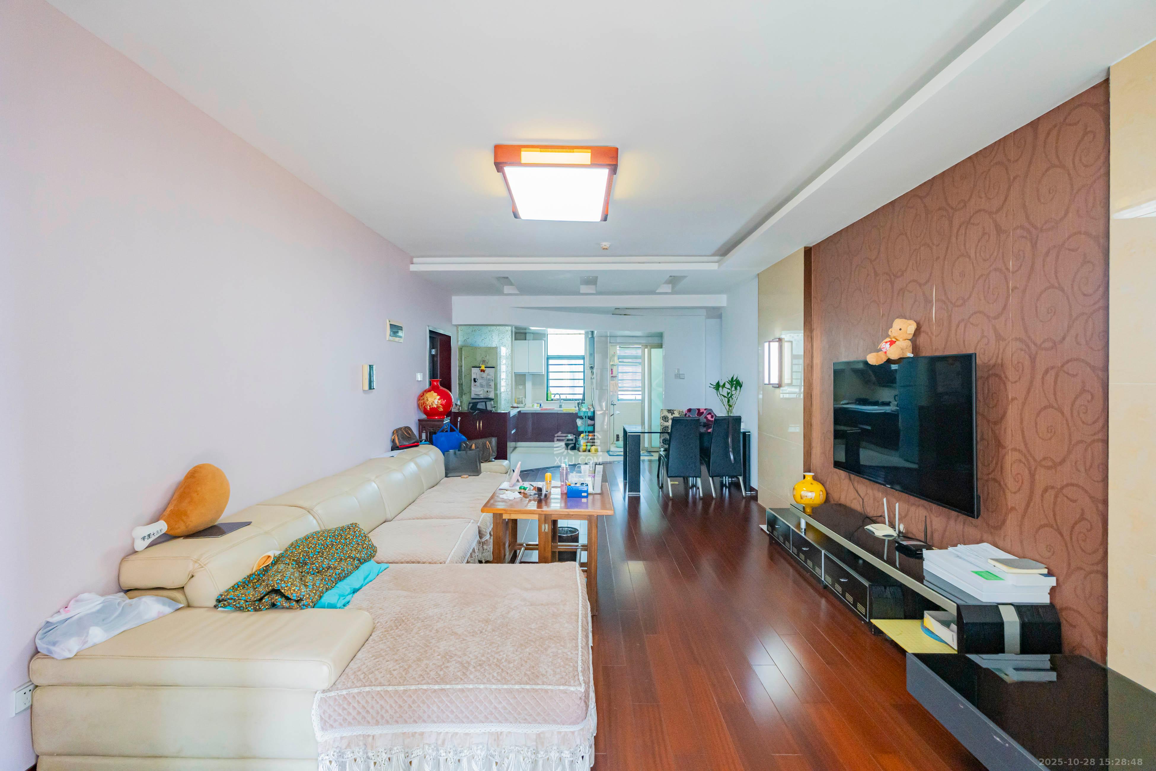 华盛新外滩  4室2厅2卫    170.0万 华盛新外滩  4室2厅2卫    170.0万客厅