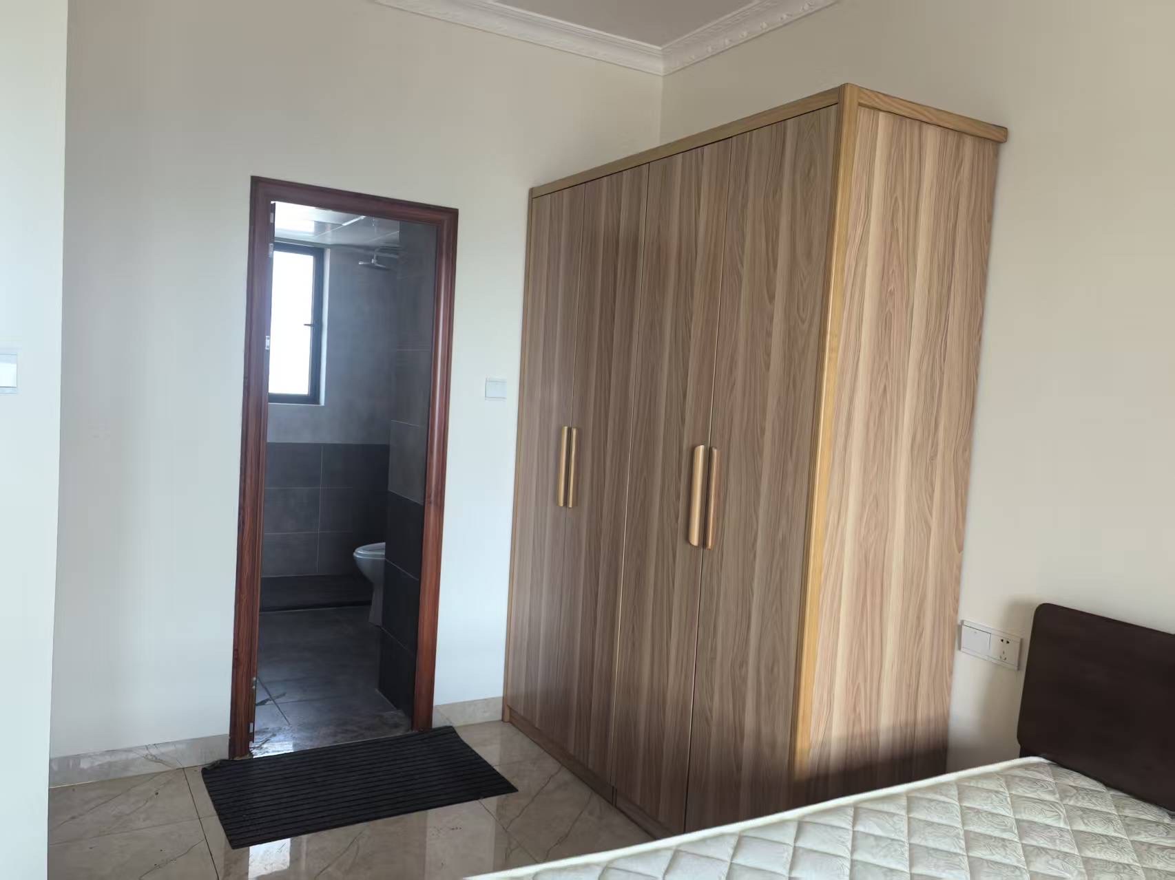 绿地海德公馆  4室2厅2卫    4300.0元/月室内图