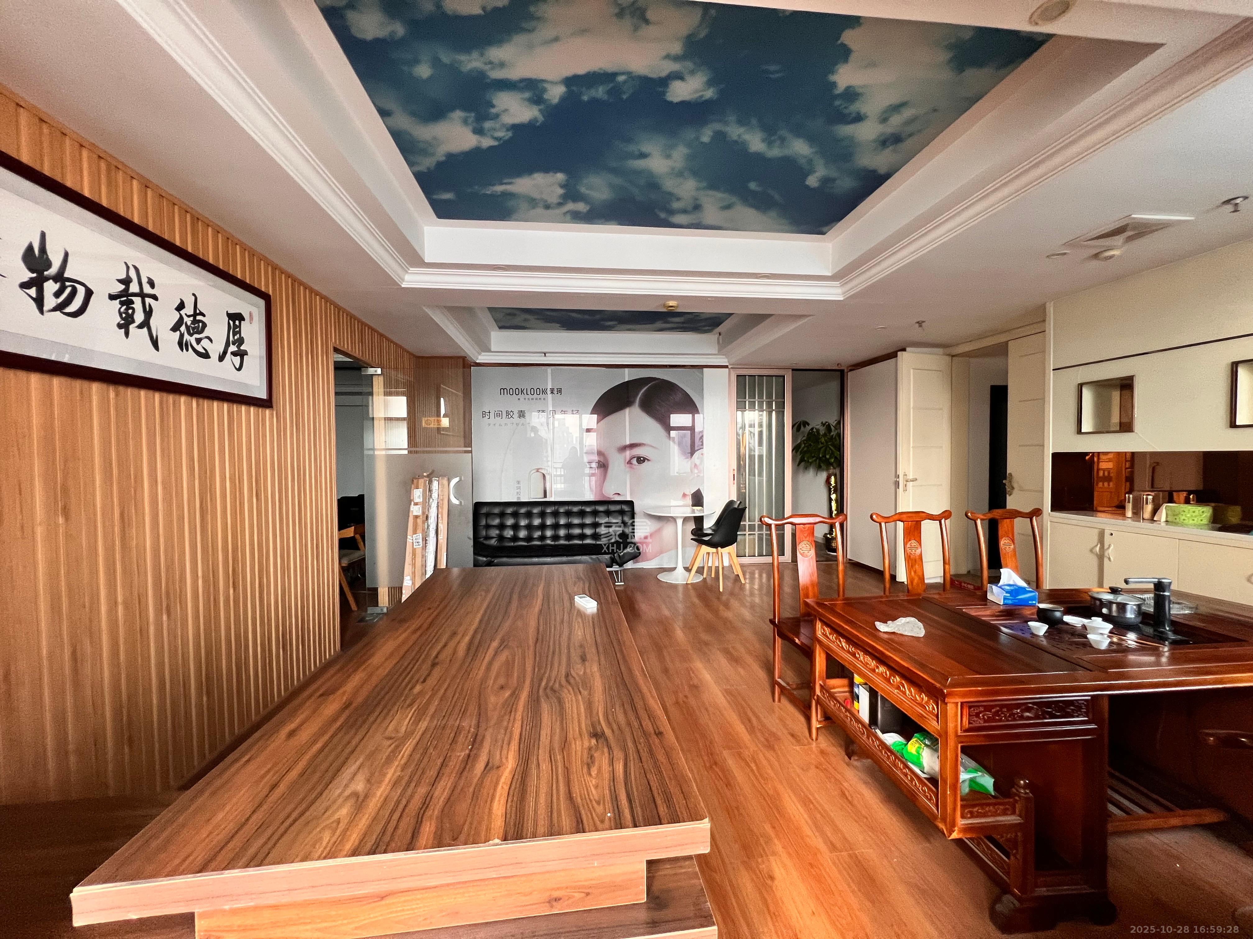 长房中庭国际(东郡华蓉广场)  3室2厅1卫    6500.0元/月 长房中庭国际(东郡华蓉广场)  3室2厅1卫    6500.0元/月室内图