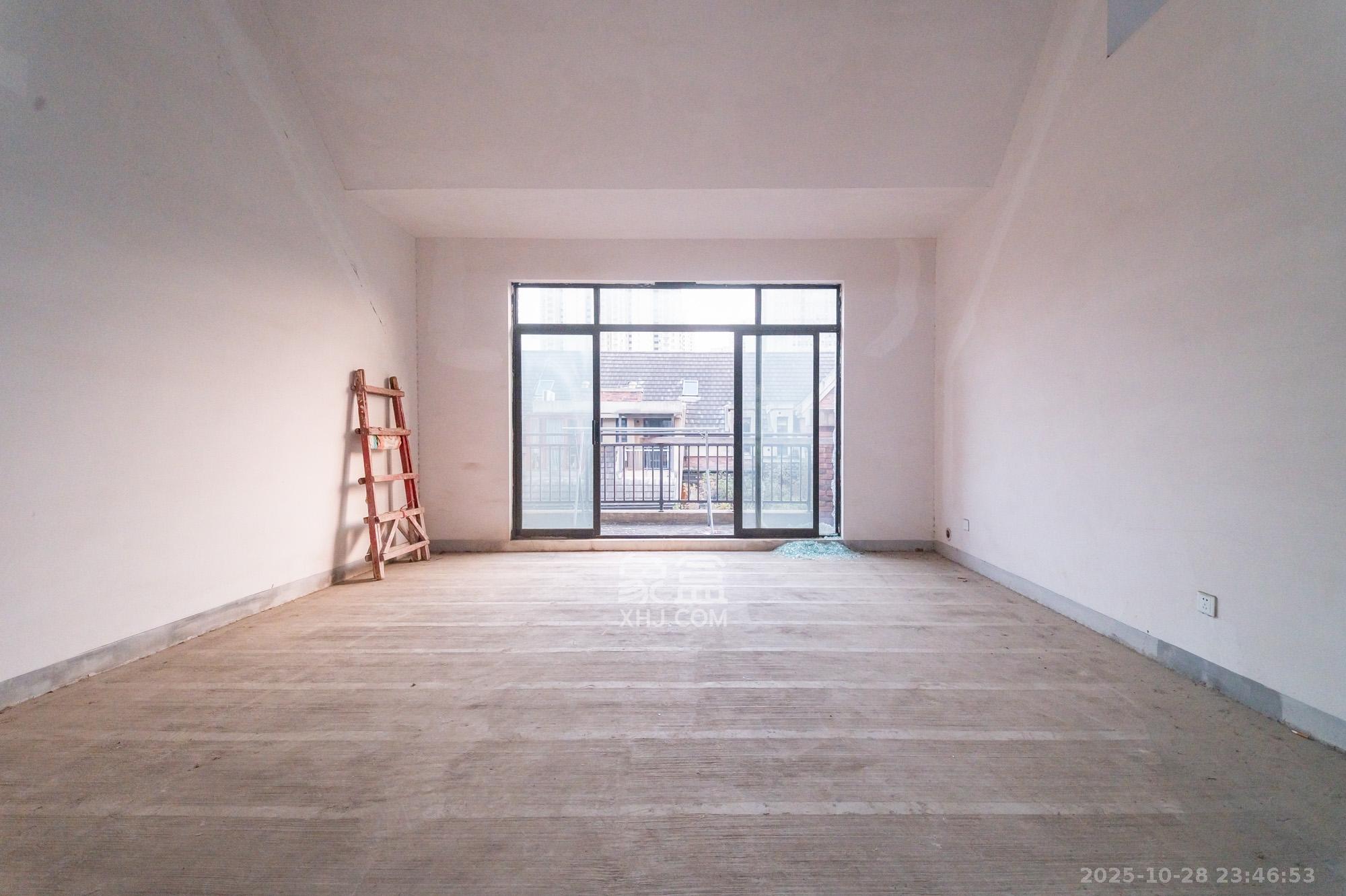 星湖湾一期洋房  3室3厅1卫    140.0万