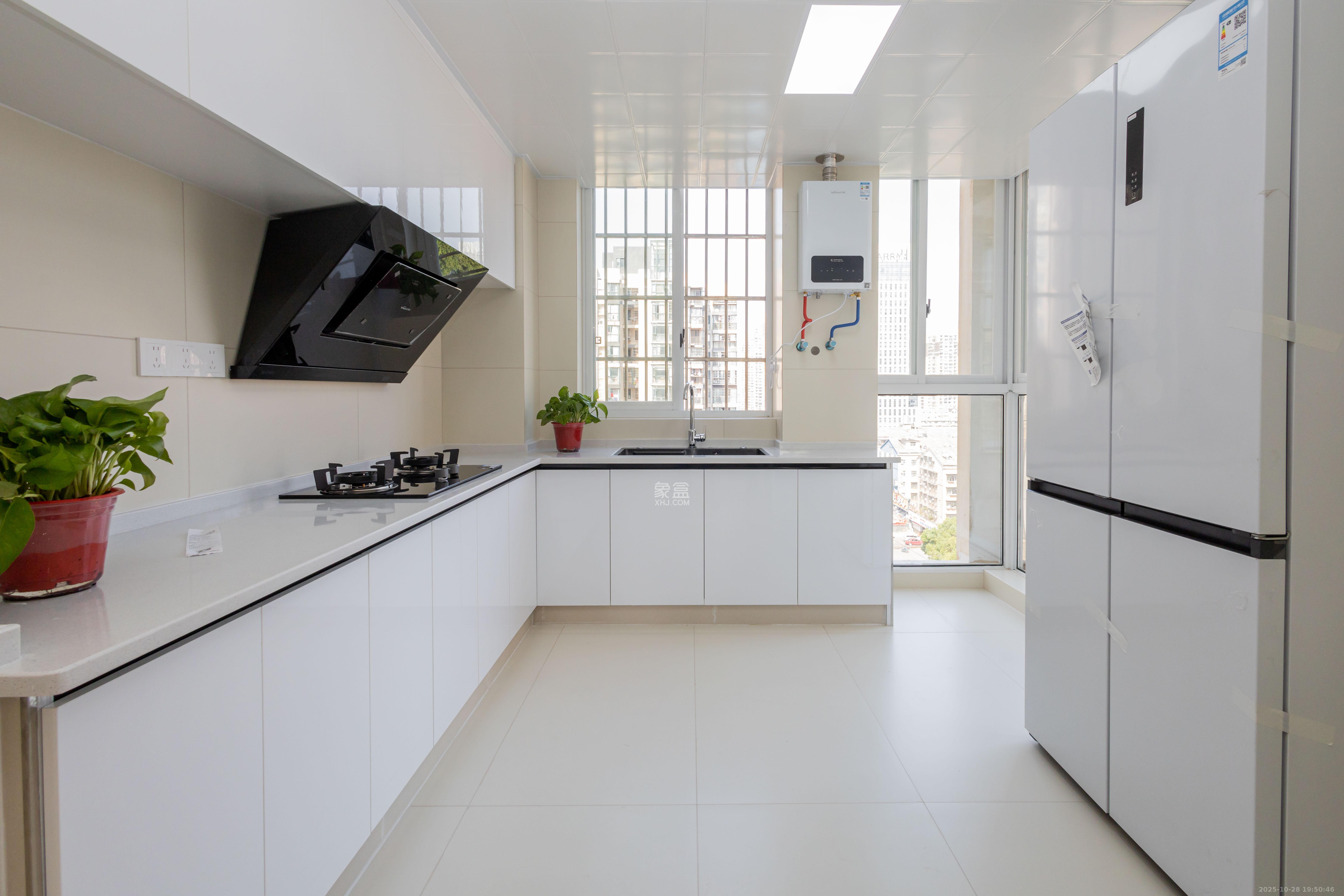 圣力华苑  3室2厅2卫    70.8万厨房