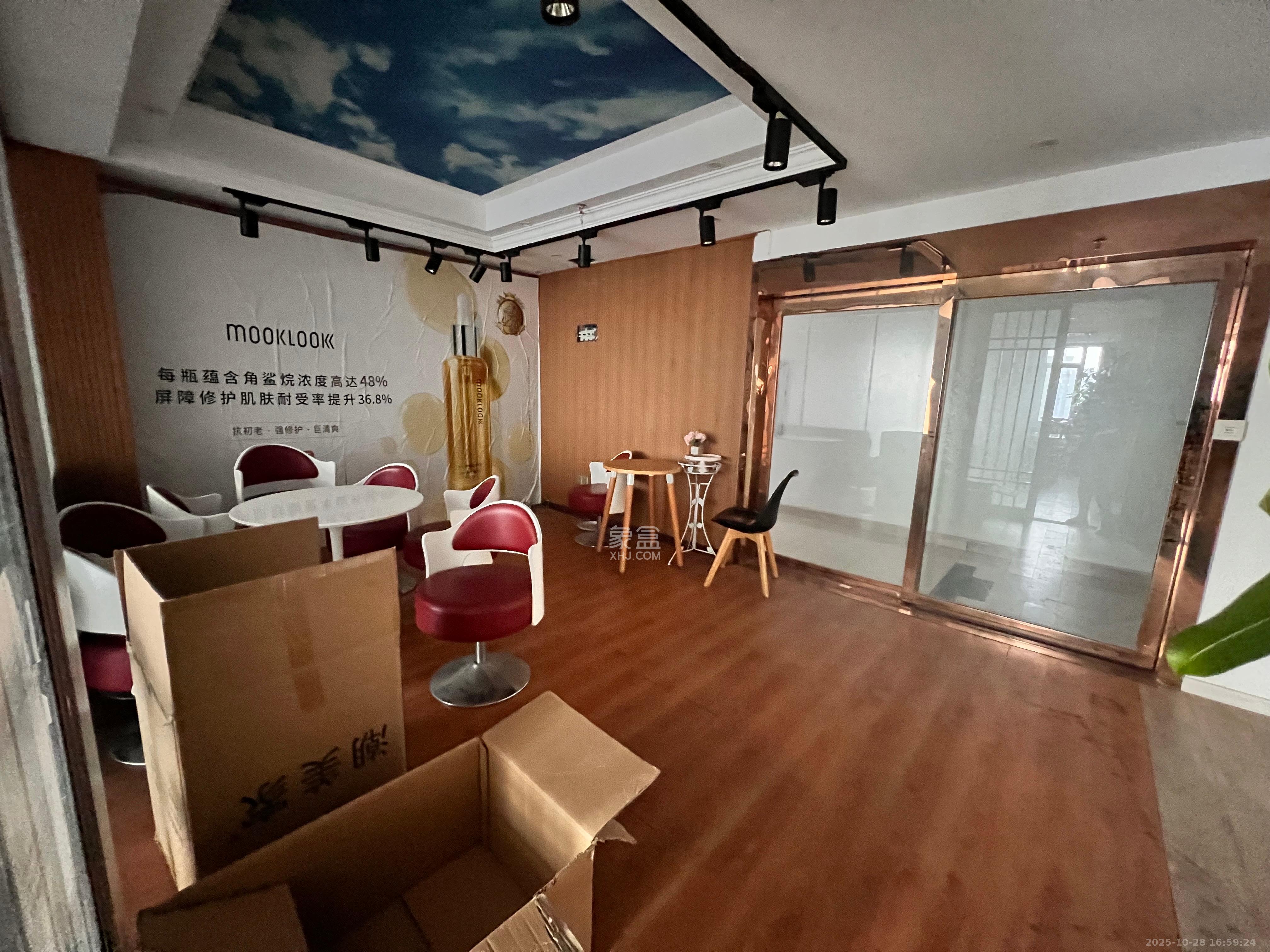 长房中庭国际(东郡华蓉广场)  3室2厅1卫    6500.0元/月 长房中庭国际(东郡华蓉广场)  3室2厅1卫    6500.0元/月室内图