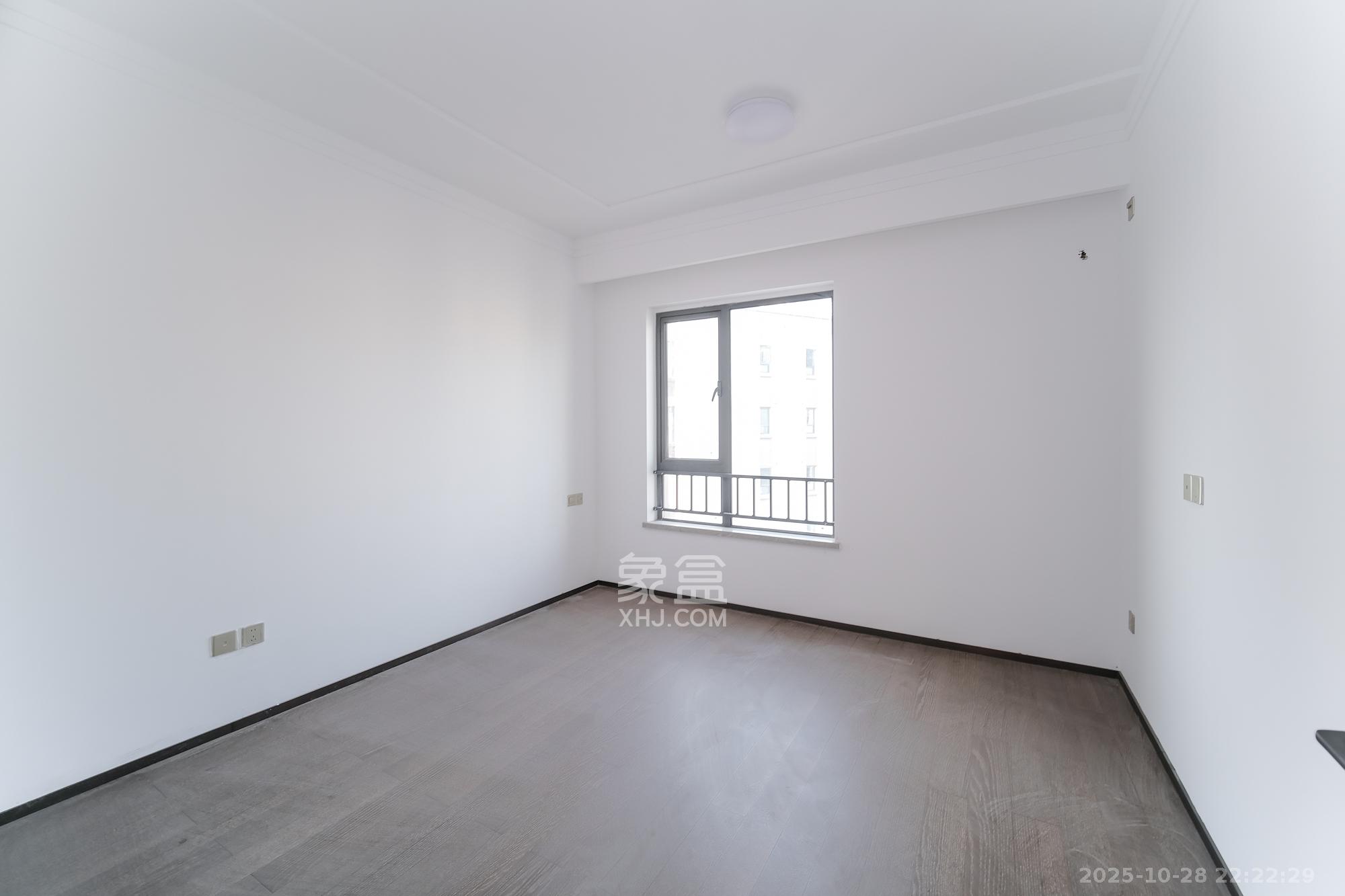 荣盛城 4室2厅2卫 127.4万 荣盛城 4室2厅2卫 127.4万卧室