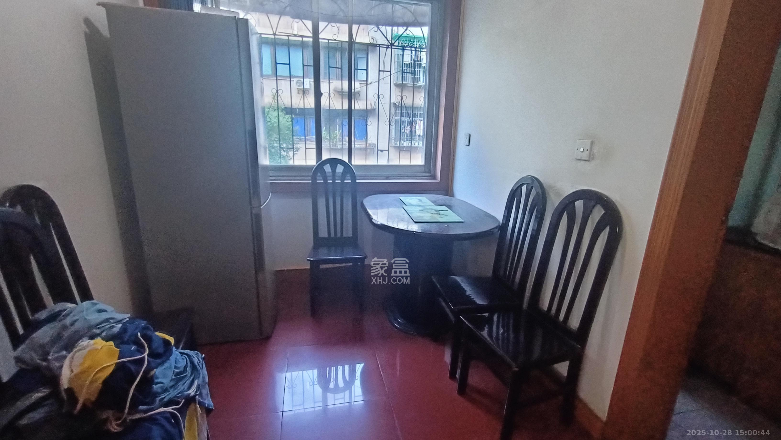 红花坡轻工设计院(轻安宿舍)  2室1厅1卫    1500.0元/月 红花坡轻工设计院(轻安宿舍)  2室1厅1卫    1500.0元/月室内图