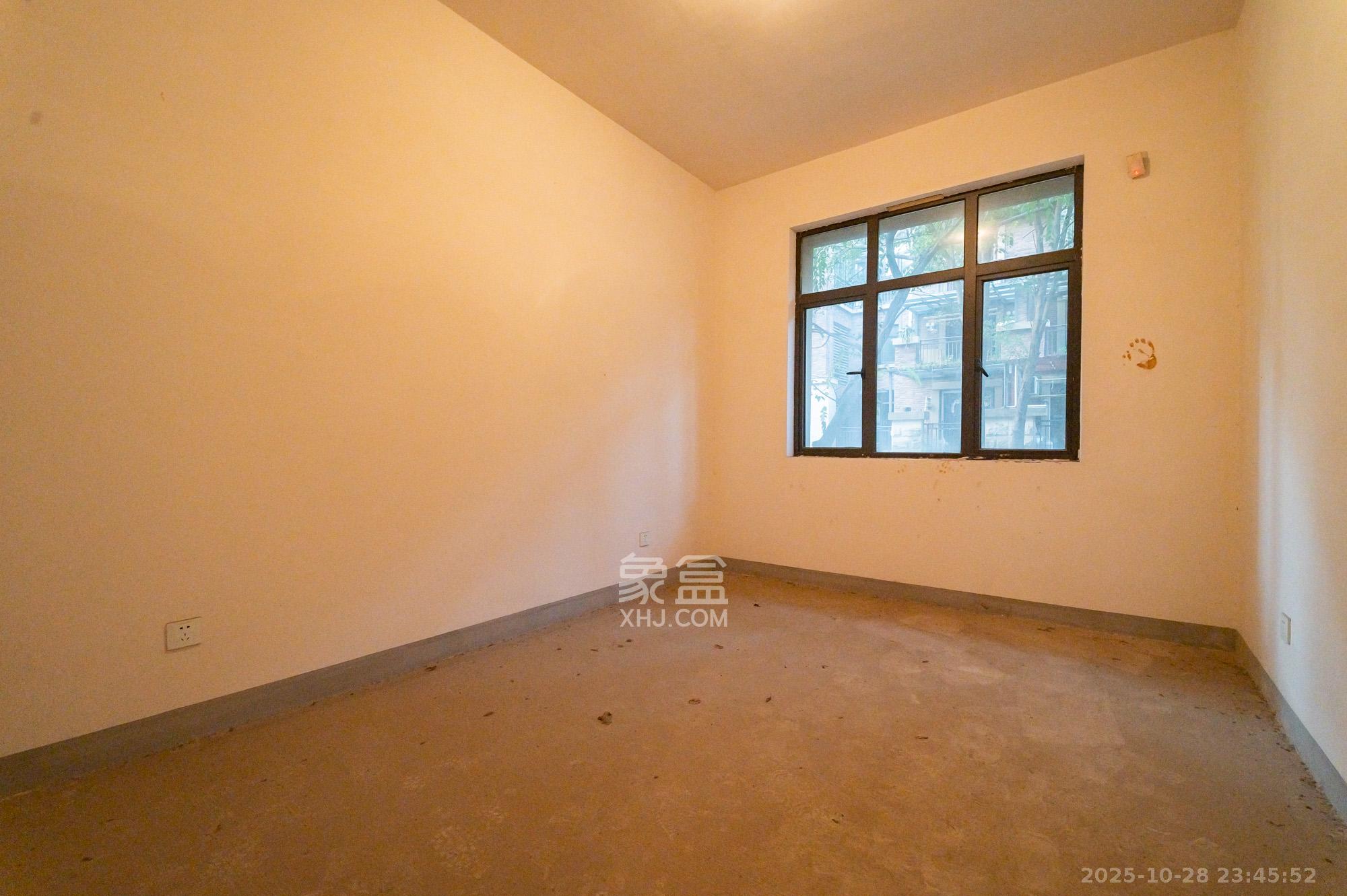 星湖湾一期洋房  4室2厅2卫    205.0万其他