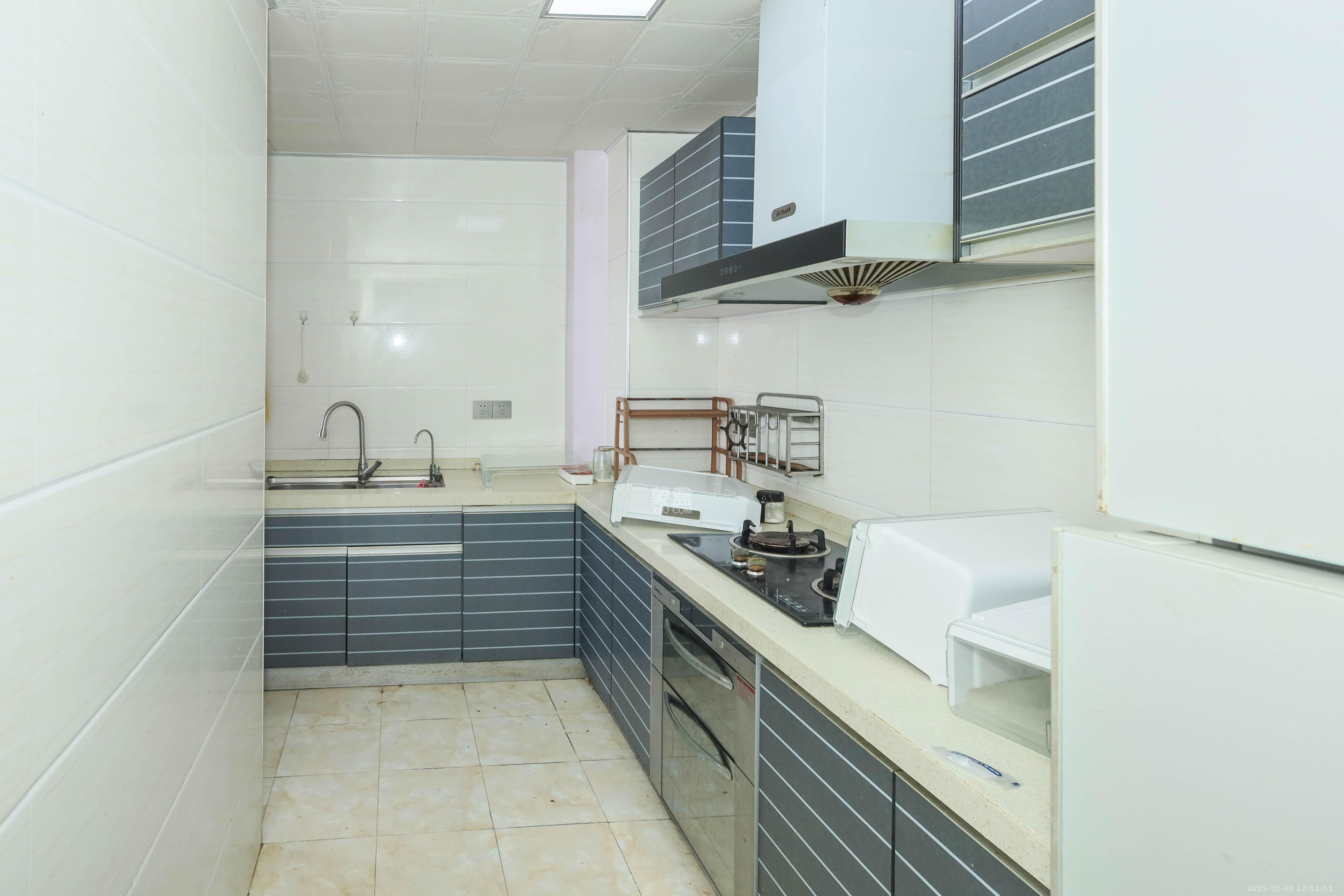 保利麓谷林语F区  3室2厅1卫    106.0万 保利麓谷林语F区  3室2厅1卫    106.0万厨房