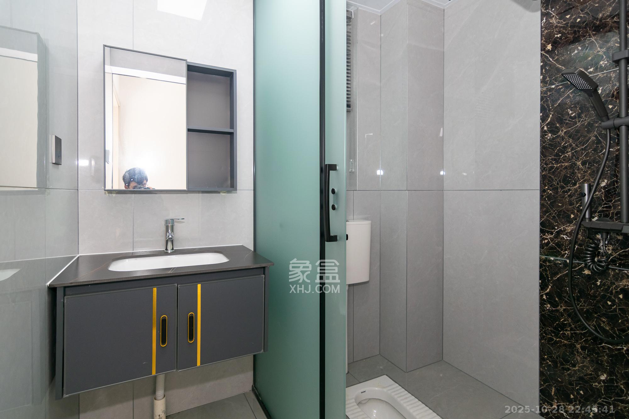 新华联梦想城  3室2厅1卫    73.0万卫生间