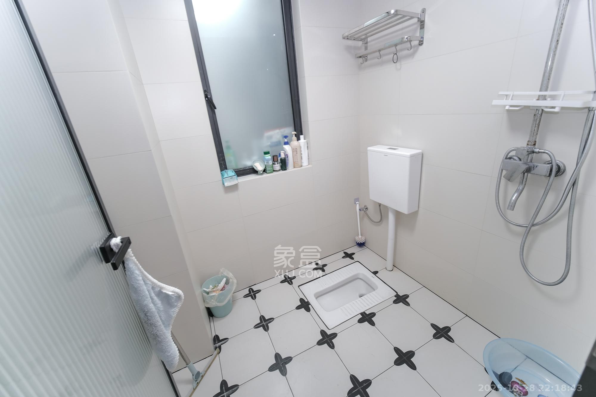 三一街区 2室2厅1卫 68.0万 三一街区 2室2厅1卫 68.0万卫生间