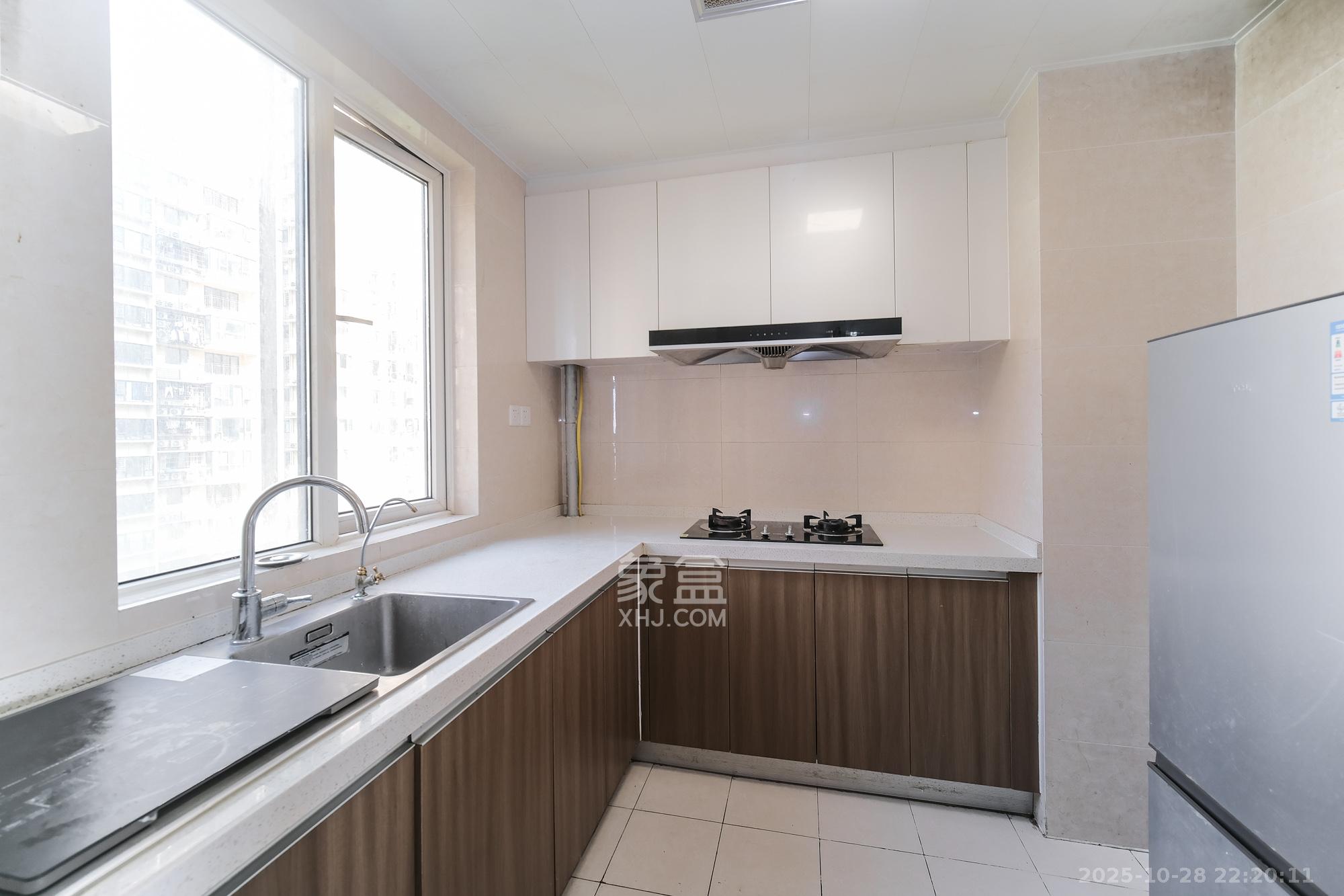 保利香槟国际  4室2厅2卫    99.6万厨房