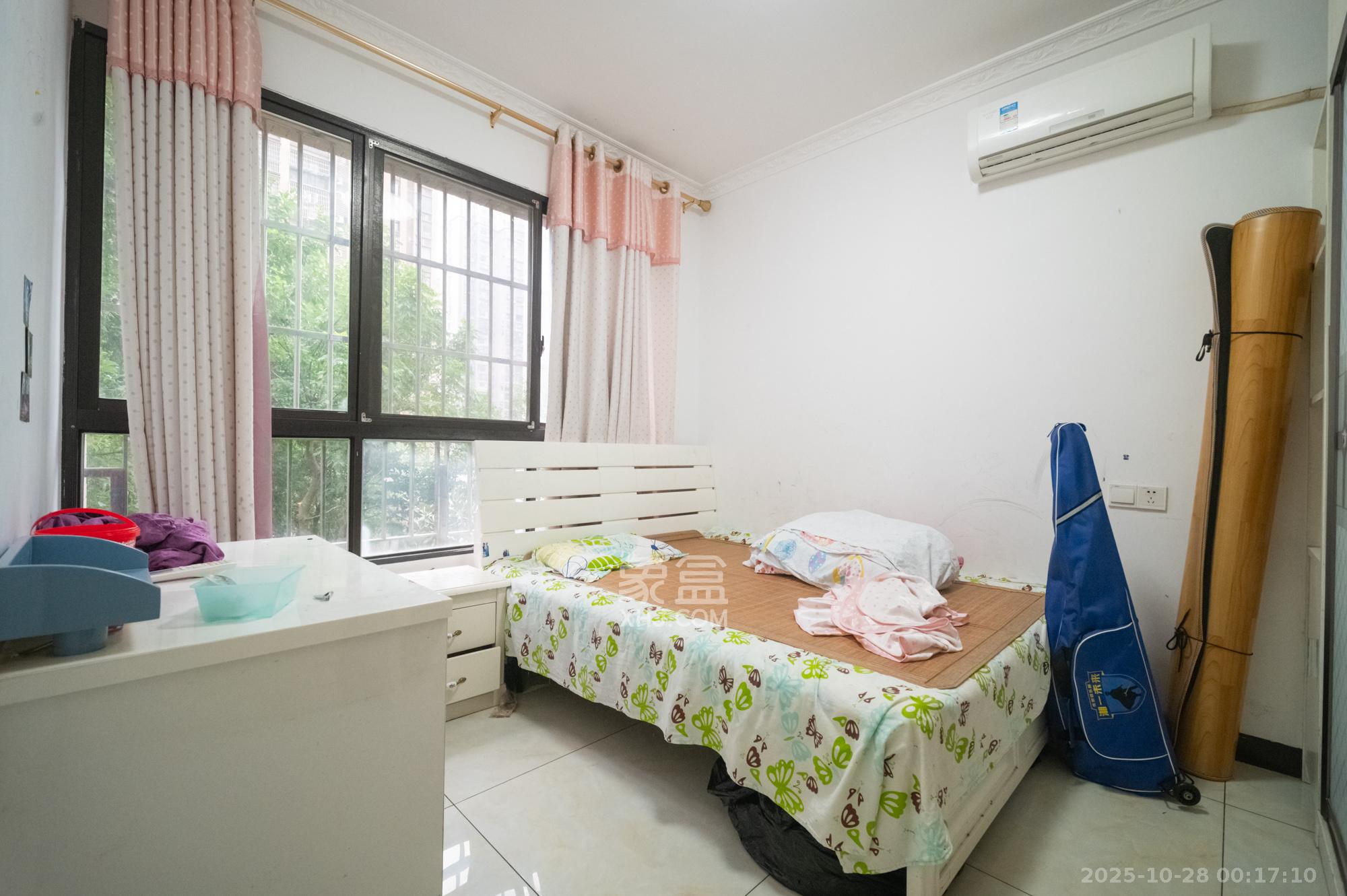 华润凤凰城三期  3室2厅2卫    86.0万卧室