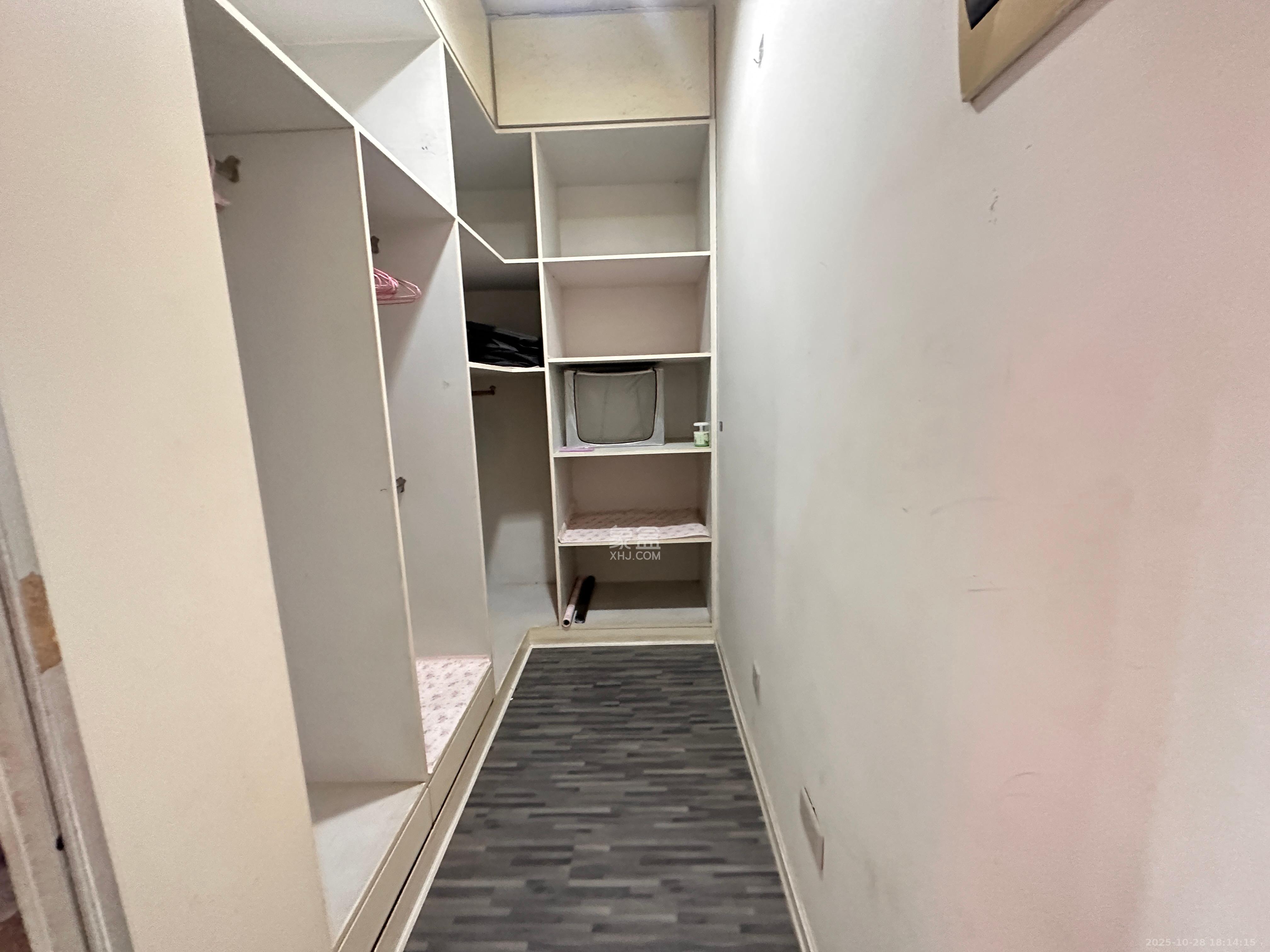 左岸右岸  1室1厅1卫    1700.0元/月室内图