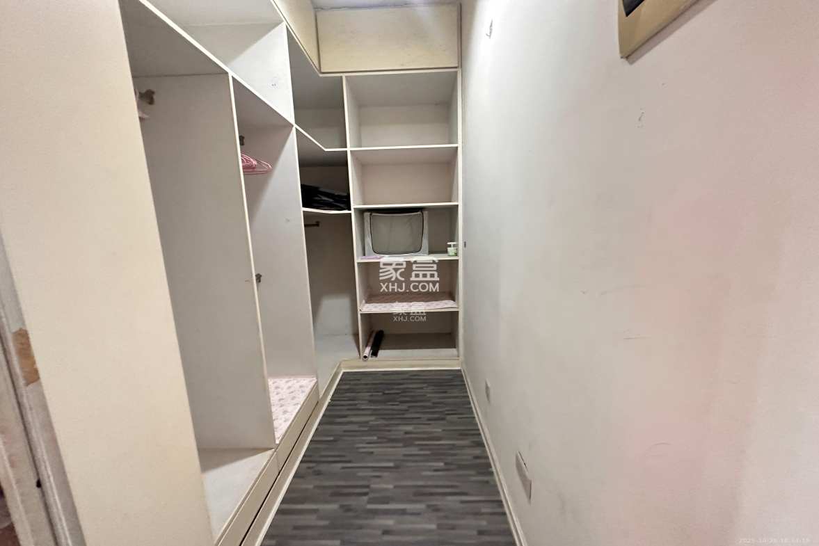 左岸右岸  1室1厅1卫    1700.0元/月 左岸右岸  1室1厅1卫    1700.0元/月室内图1