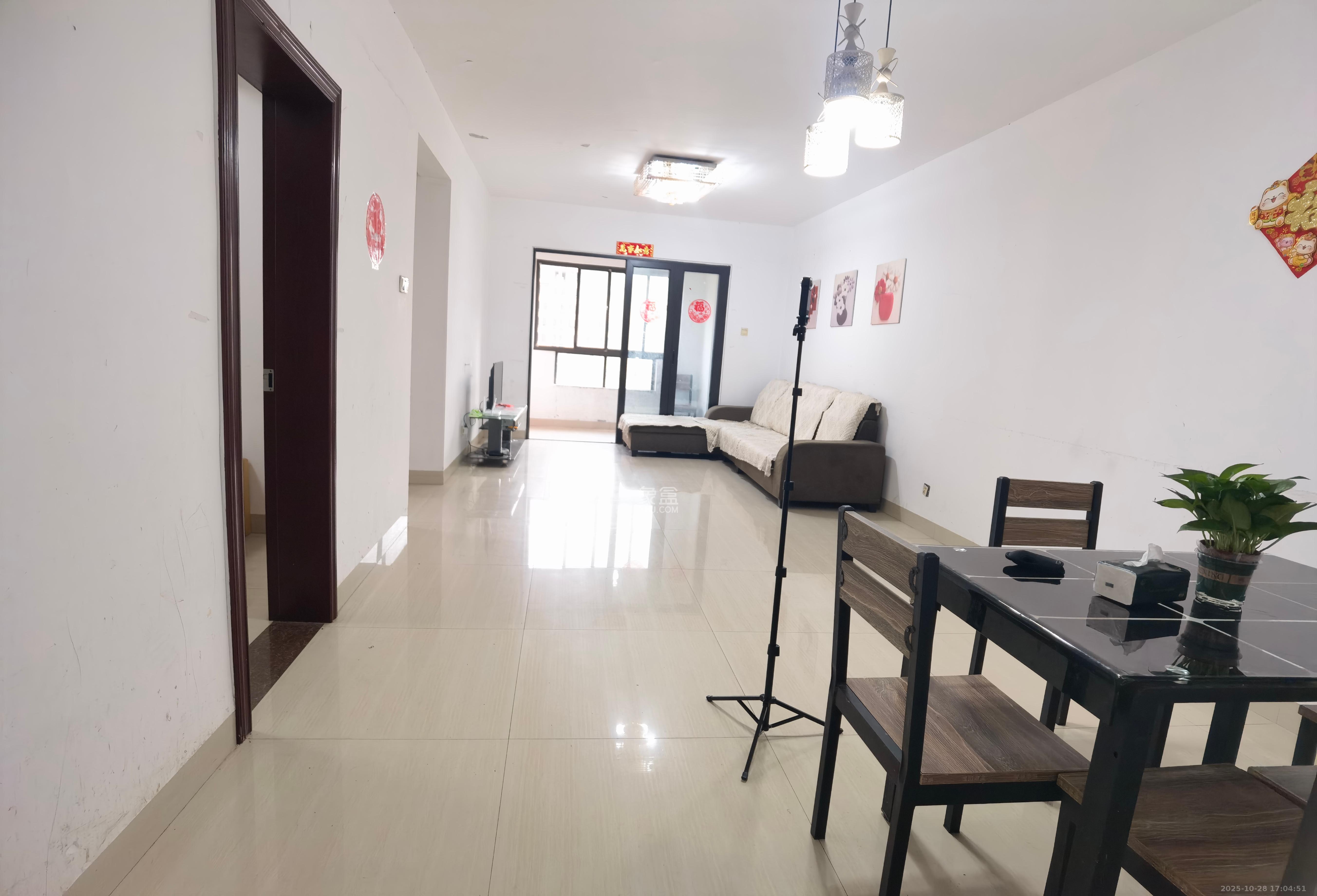 中信凯旋蓝岸（中信新城三期）  1室2厅1卫    1800.0元/月室内图