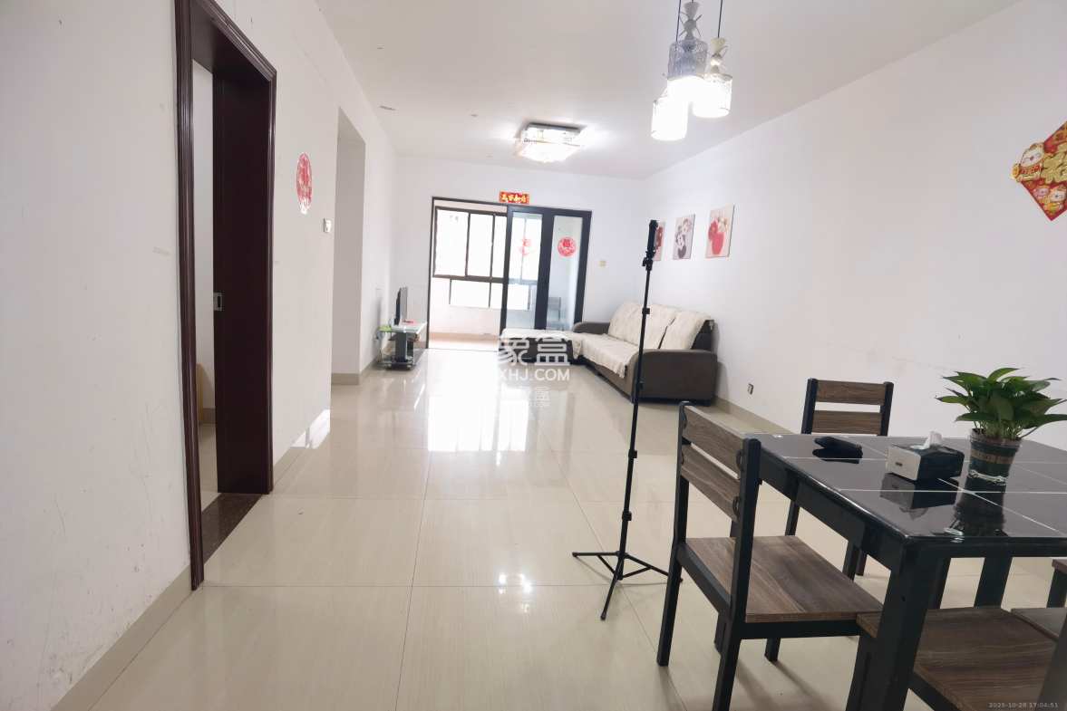 中信凯旋蓝岸(中信新城三期)  1室2厅1卫    1800.0元/月 中信凯旋蓝岸(中信新城三期)  1室2厅1卫    1800.0元/月室内图